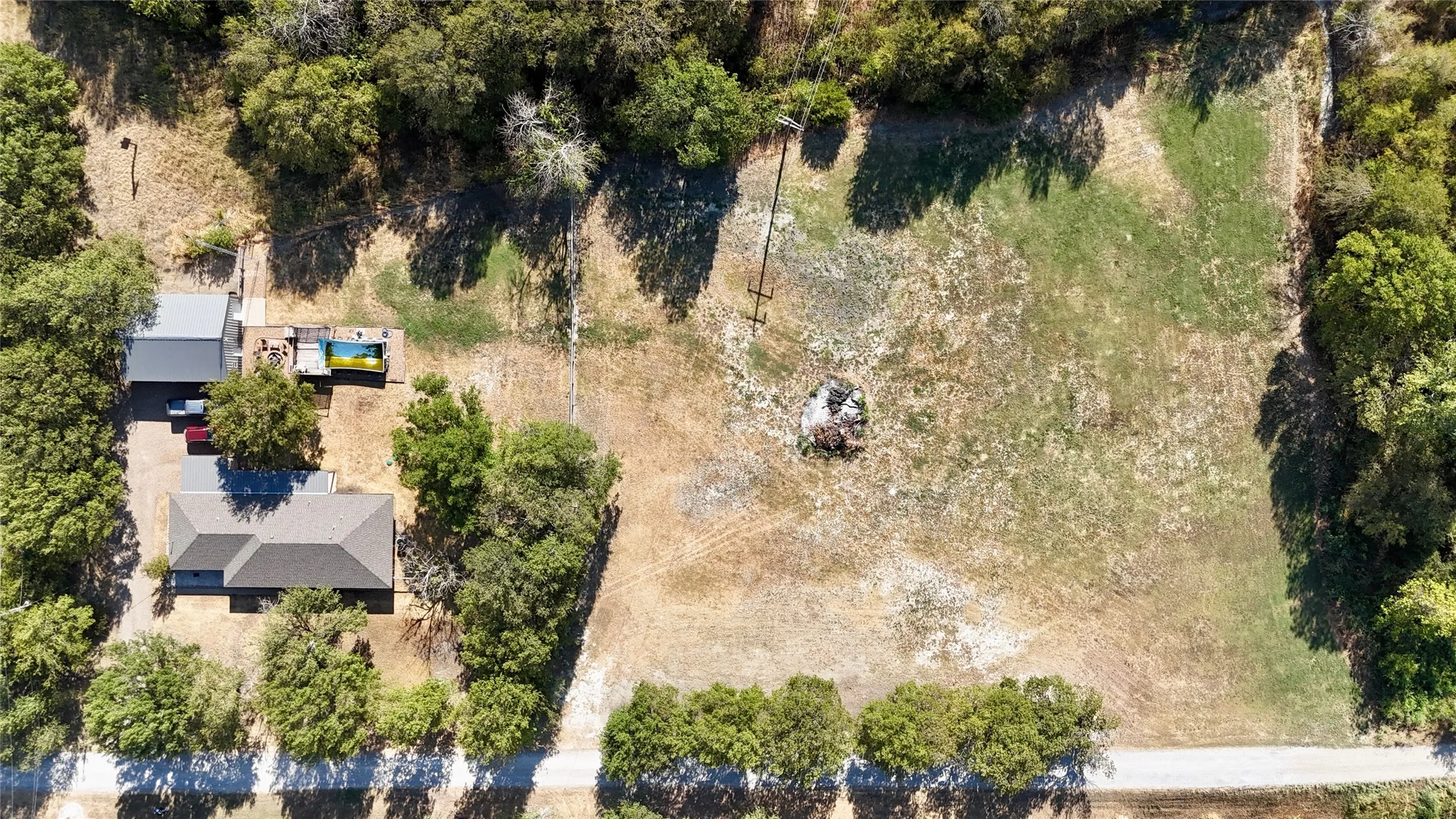 Single Family Residence For Sale in Fannin County , 328 County Road 4664, Leonard, Texas 75452, 4 Bedroom, 3 Bathroom, 1 Garage spaces, 1,932 Sqft, built in 1983, mls#21391855, Real Estate Agent in Leonard, Homes For Sale in Fannin county, Homes For Sale in Leonard, Realtor in Leonard Texas, Real Estate Brokerage Independent Realty Texas, Luminita Cordes Realtor
