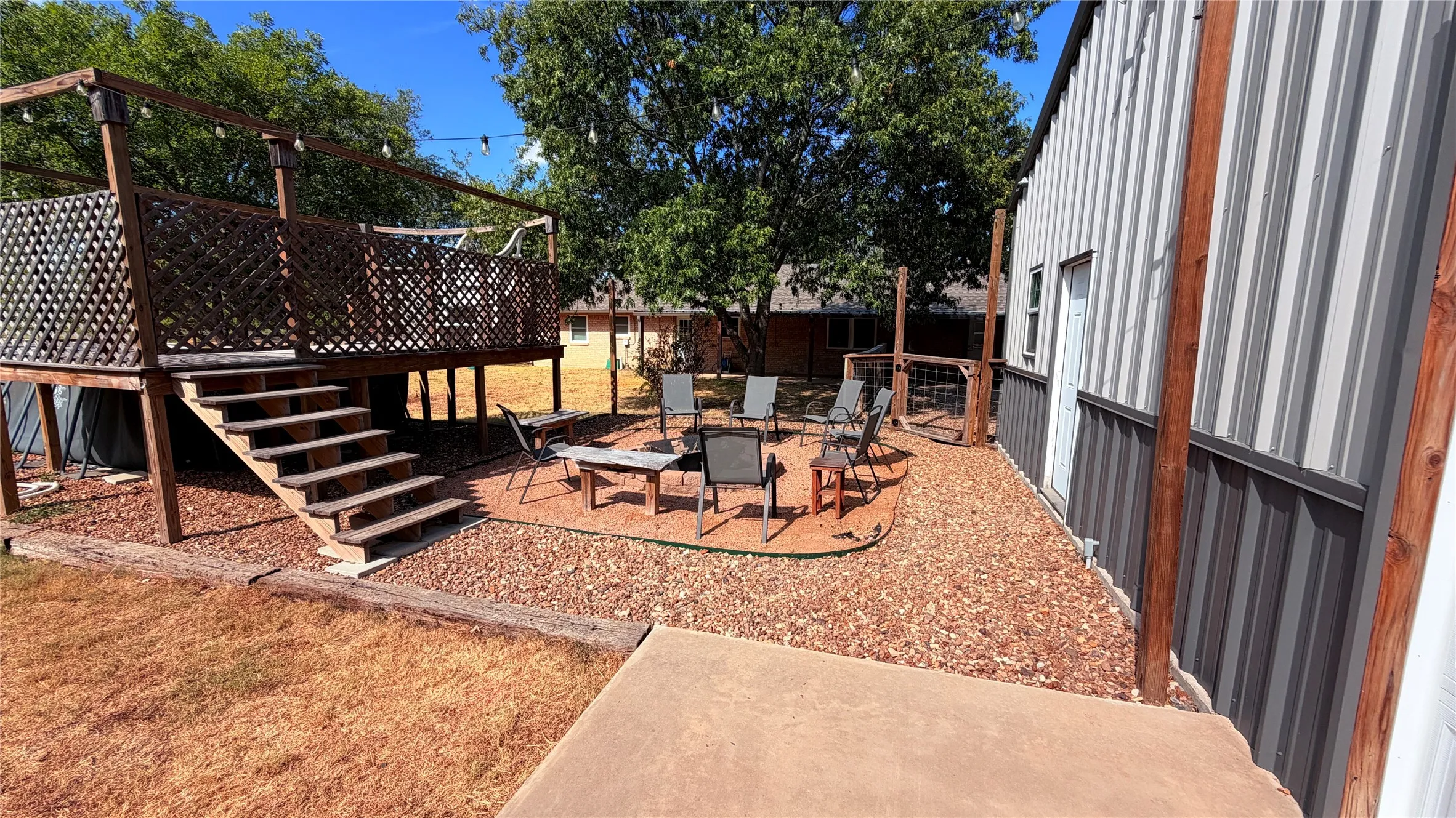 Single Family Residence For Sale in Fannin County , 328 County Road 4664, Leonard, Texas 75452, 4 Bedroom, 3 Bathroom, 1 Garage spaces, 1,932 Sqft, built in 1983, mls#21391855, Real Estate Agent in Leonard, Homes For Sale in Fannin county, Homes For Sale in Leonard, Realtor in Leonard Texas, Real Estate Brokerage Independent Realty Texas, Luminita Cordes Realtor