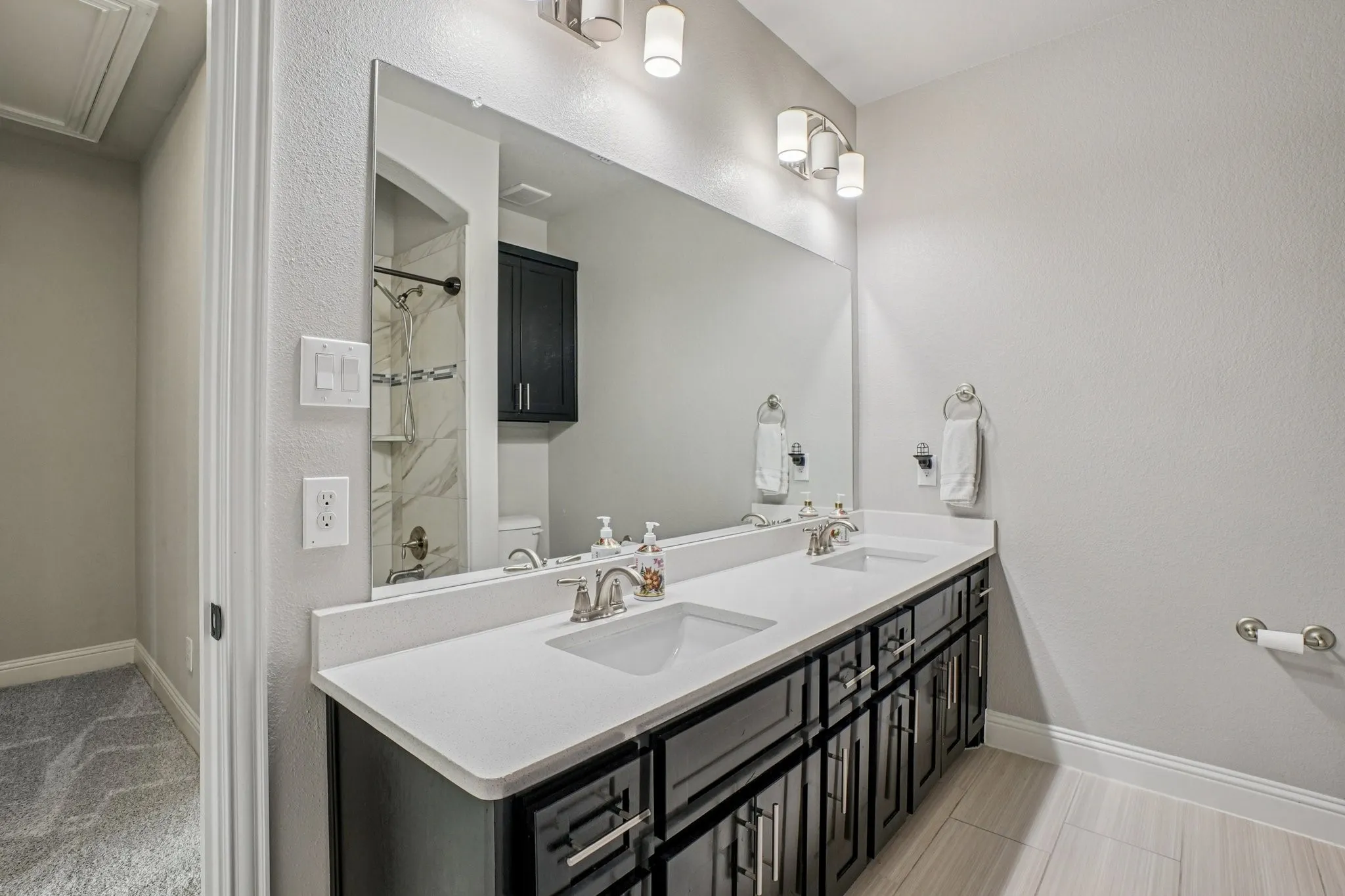 Single Family Residence For Rent in Rockwall County , 1036 Windy Hill Lane, Rockwall, Texas 75087, 5 Bedroom, 4 Bathroom, 3 Garage spaces, 3,372 Sqft, built in 2017, mls#21391842, Real Estate Agent in Rockwall, Homes For Rent in Rockwall county, Homes For Rent in Rockwall, Realtor in Rockwall Texas, Real Estate Brokerage Independent Realty Texas, Luminita Cordes Realtor
