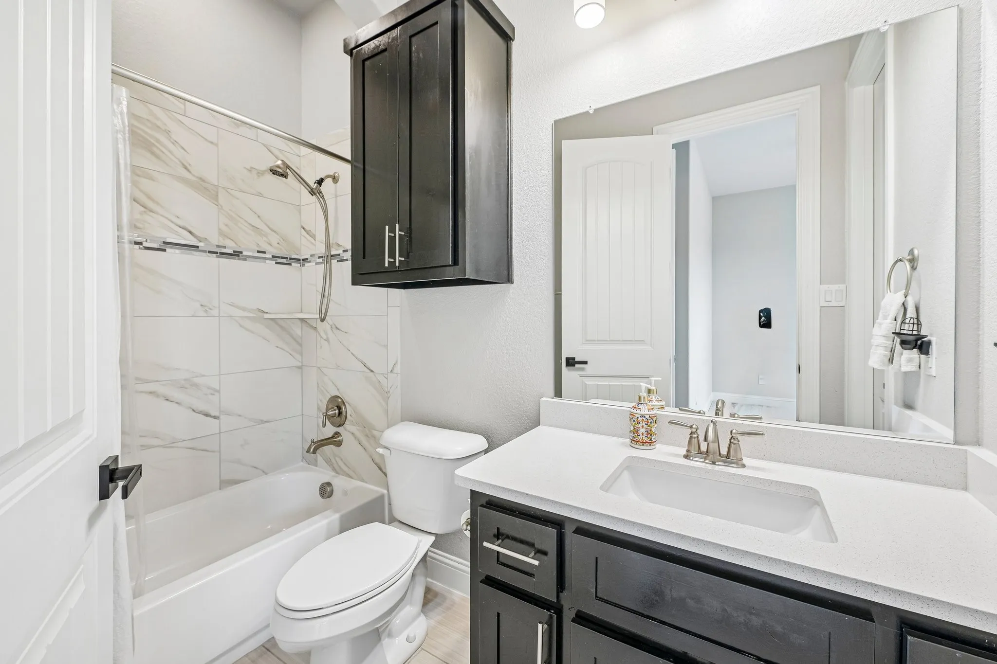 Downstairs ensuite bath
