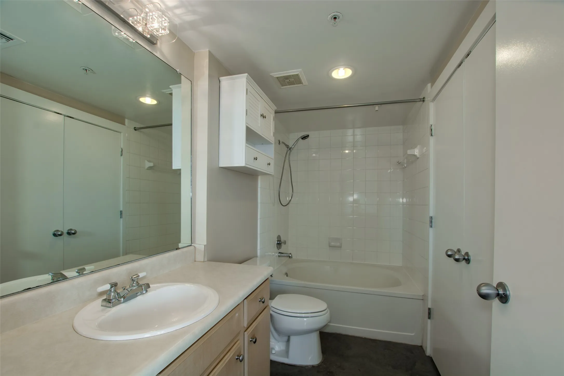 Condominium For Rent in Dallas County , 2502 Live Oak Street 336, Dallas, Texas 75204, 0, 1 Bathroom, 1 Garage spaces, 894 Sqft, built in 1998, mls#21391857, Real Estate Agent in Dallas, Homes For Rent in Dallas county, Homes For Rent in Dallas, Realtor in Dallas Texas, Real Estate Brokerage Independent Realty Texas, Luminita Cordes Realtor