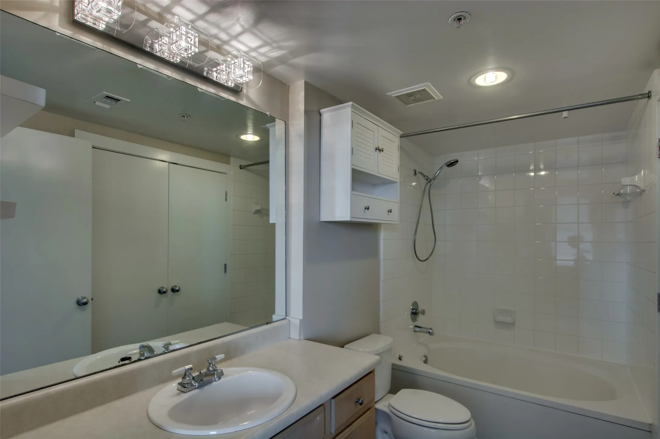 Condominium For Rent in Dallas County , 2502 Live Oak Street 336, Dallas, Texas 75204, 0, 1 Bathroom, 1 Garage spaces, 894 Sqft, built in 1998, mls#21391857, Real Estate Agent in Dallas, Homes For Rent in Dallas county, Homes For Rent in Dallas, Realtor in Dallas Texas, Real Estate Brokerage Independent Realty Texas, Luminita Cordes Realtor