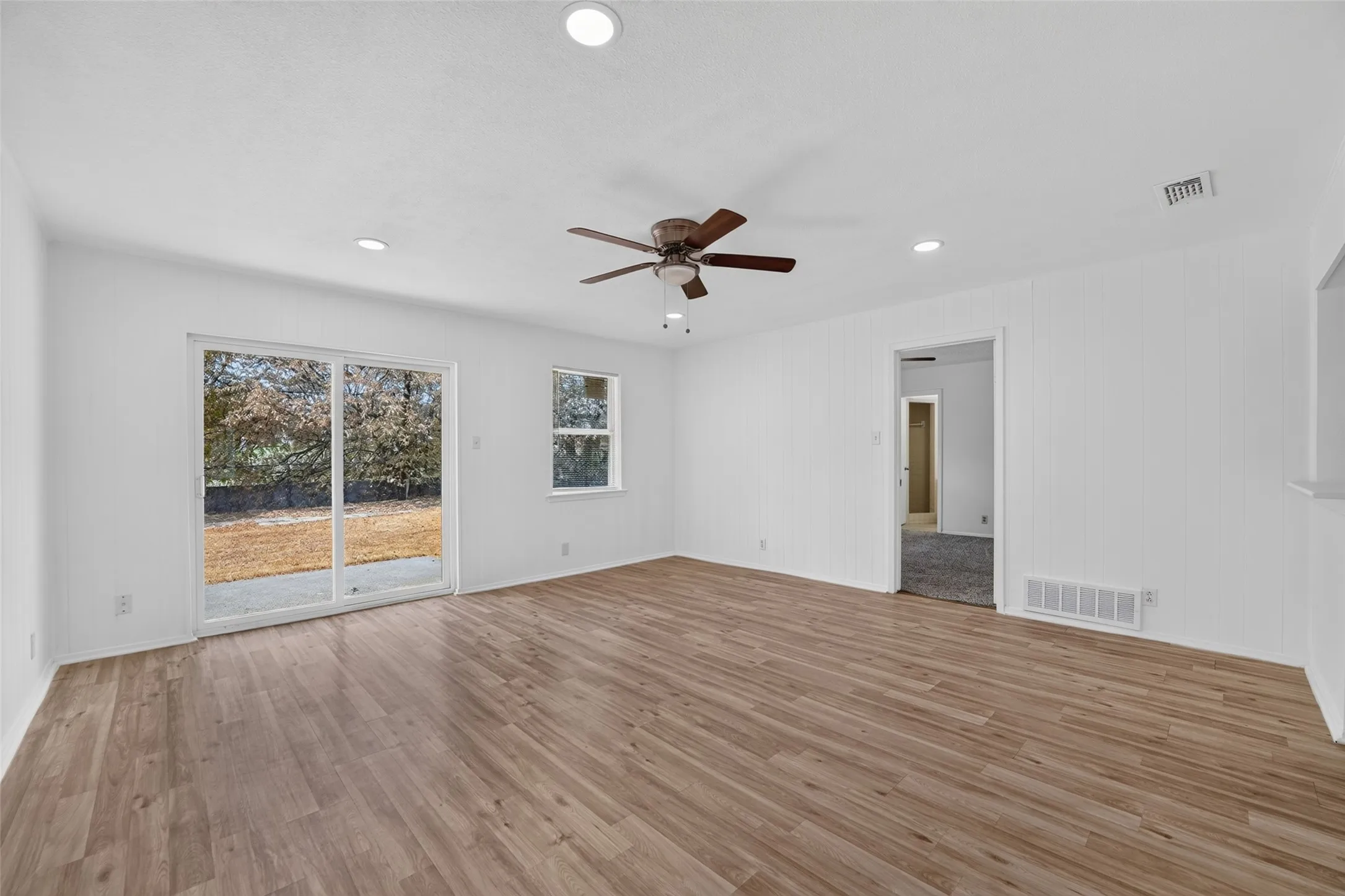 Single Family Residence For Sale in Tarrant County , 5921 Jackie Terrace, Watauga, Texas 76148, 3 Bedroom, 2 Bathroom, 2 Garage spaces, 1,318 Sqft, built in 1971, mls#21391862, Real Estate Agent in Watauga, Homes For Sale in Tarrant county, Homes For Sale in Watauga, Realtor in Watauga Texas, Real Estate Brokerage Independent Realty Texas, Luminita Cordes Realtor