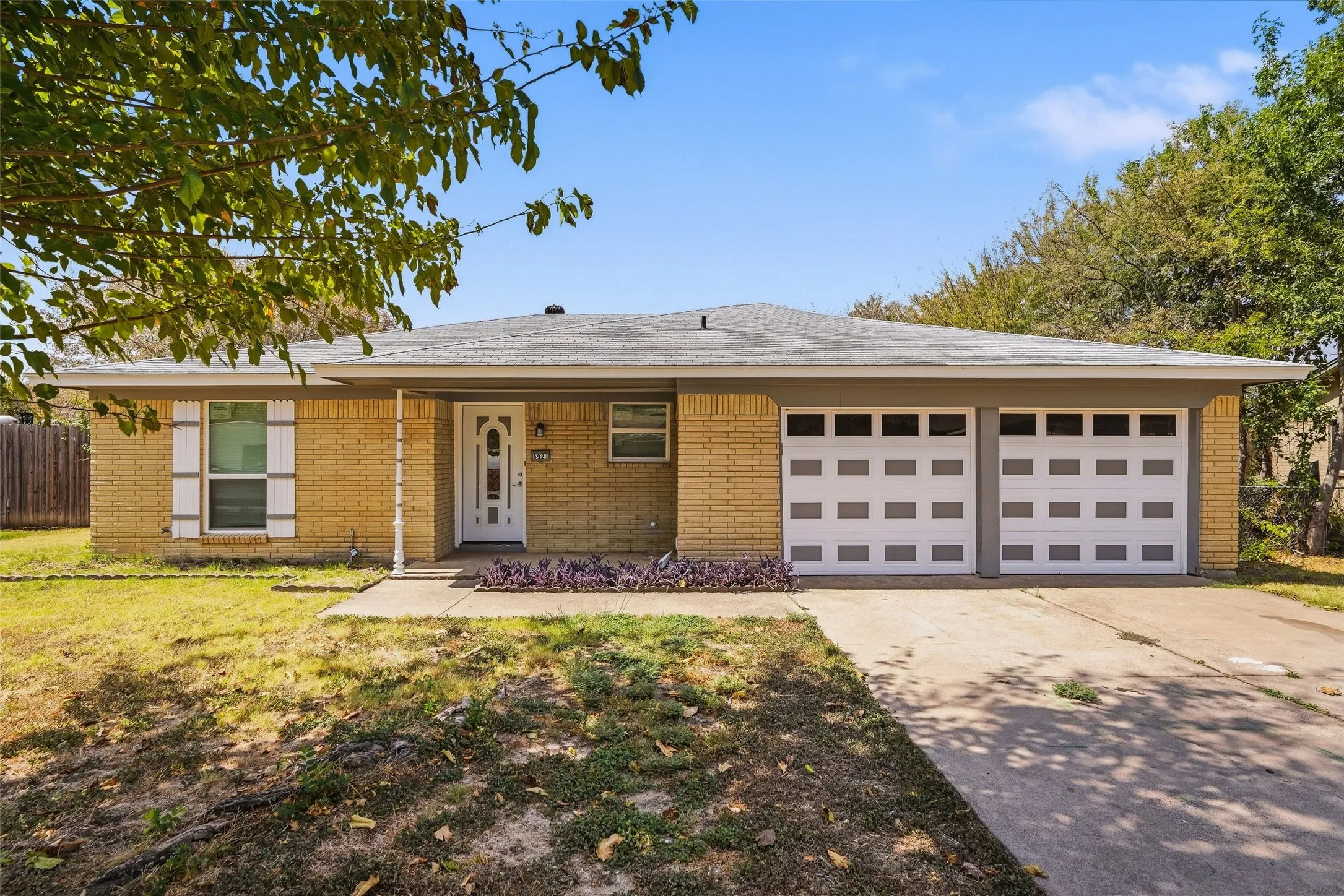 Single Family Residence For Sale in Tarrant County , 5921 Jackie Terrace, Watauga, Texas 76148, 3 Bedroom, 2 Bathroom, 2 Garage spaces, 1,318 Sqft, built in 1971, mls#21391862, Real Estate Agent in Watauga, Homes For Sale in Tarrant county, Homes For Sale in Watauga, Realtor in Watauga Texas, Real Estate Brokerage Independent Realty Texas, Luminita Cordes Realtor