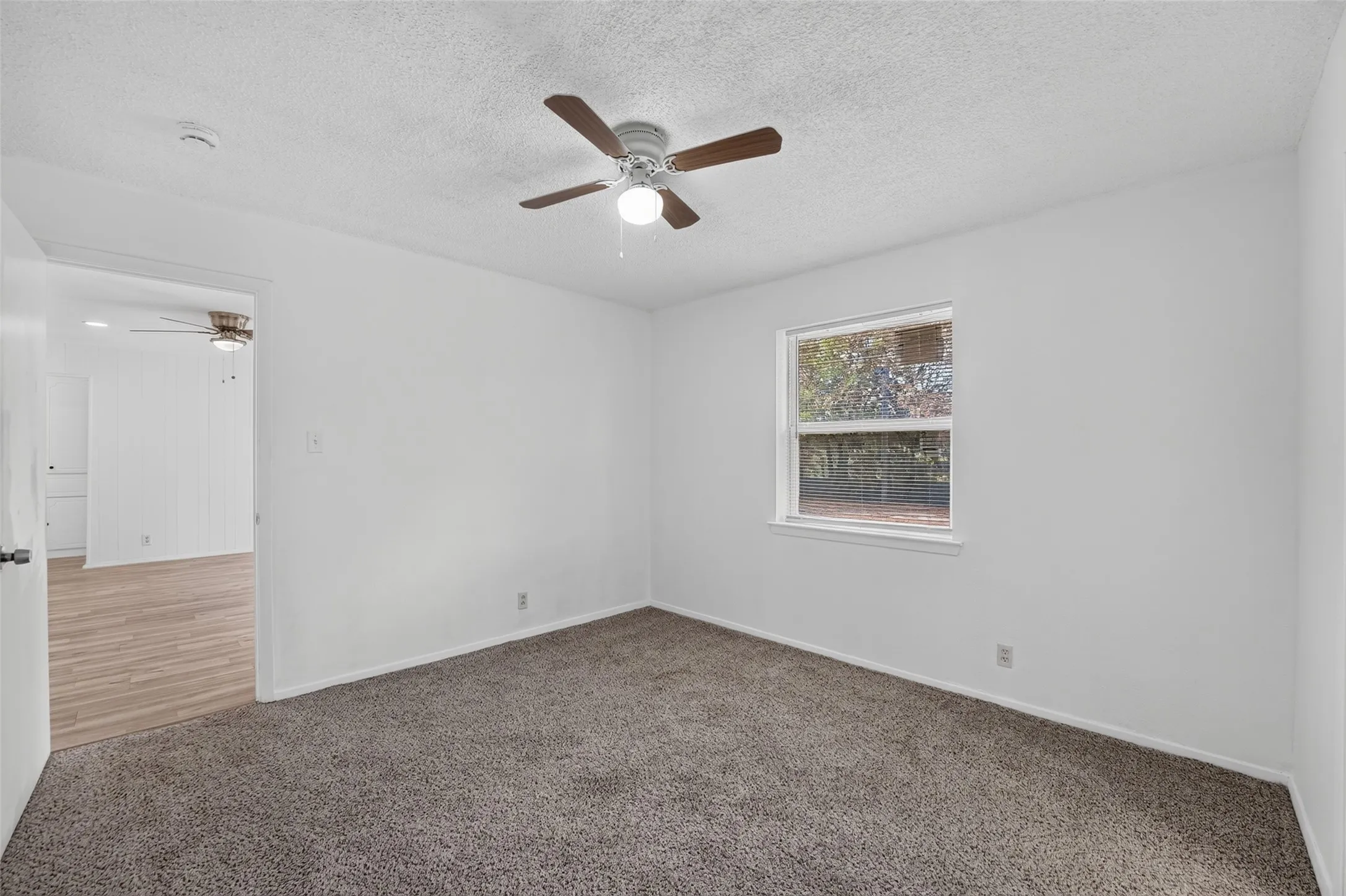 Single Family Residence For Sale in Tarrant County , 5921 Jackie Terrace, Watauga, Texas 76148, 3 Bedroom, 2 Bathroom, 2 Garage spaces, 1,318 Sqft, built in 1971, mls#21391862, Real Estate Agent in Watauga, Homes For Sale in Tarrant county, Homes For Sale in Watauga, Realtor in Watauga Texas, Real Estate Brokerage Independent Realty Texas, Luminita Cordes Realtor