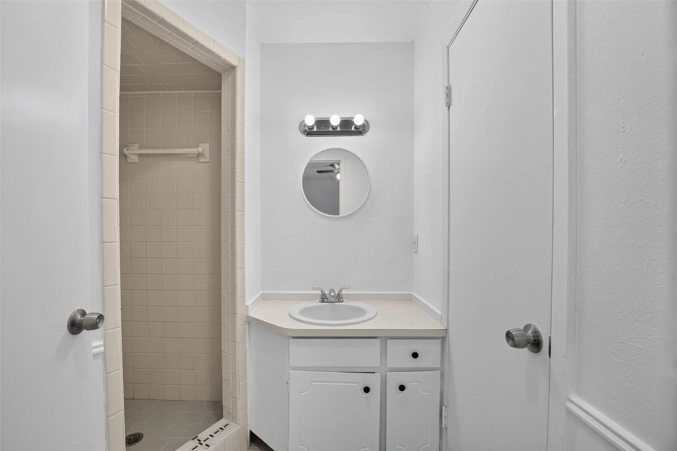 Single Family Residence For Sale in Tarrant County , 5921 Jackie Terrace, Watauga, Texas 76148, 3 Bedroom, 2 Bathroom, 2 Garage spaces, 1,318 Sqft, built in 1971, mls#21391862, Real Estate Agent in Watauga, Homes For Sale in Tarrant county, Homes For Sale in Watauga, Realtor in Watauga Texas, Real Estate Brokerage Independent Realty Texas, Luminita Cordes Realtor