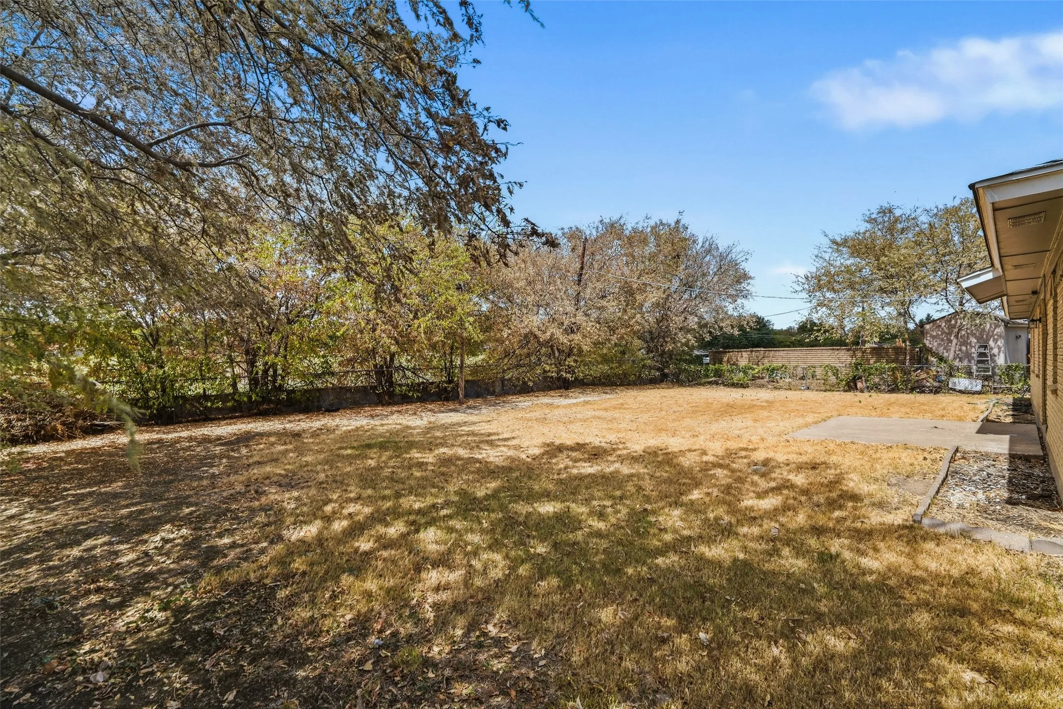 Single Family Residence For Sale in Tarrant County , 5921 Jackie Terrace, Watauga, Texas 76148, 3 Bedroom, 2 Bathroom, 2 Garage spaces, 1,318 Sqft, built in 1971, mls#21391862, Real Estate Agent in Watauga, Homes For Sale in Tarrant county, Homes For Sale in Watauga, Realtor in Watauga Texas, Real Estate Brokerage Independent Realty Texas, Luminita Cordes Realtor