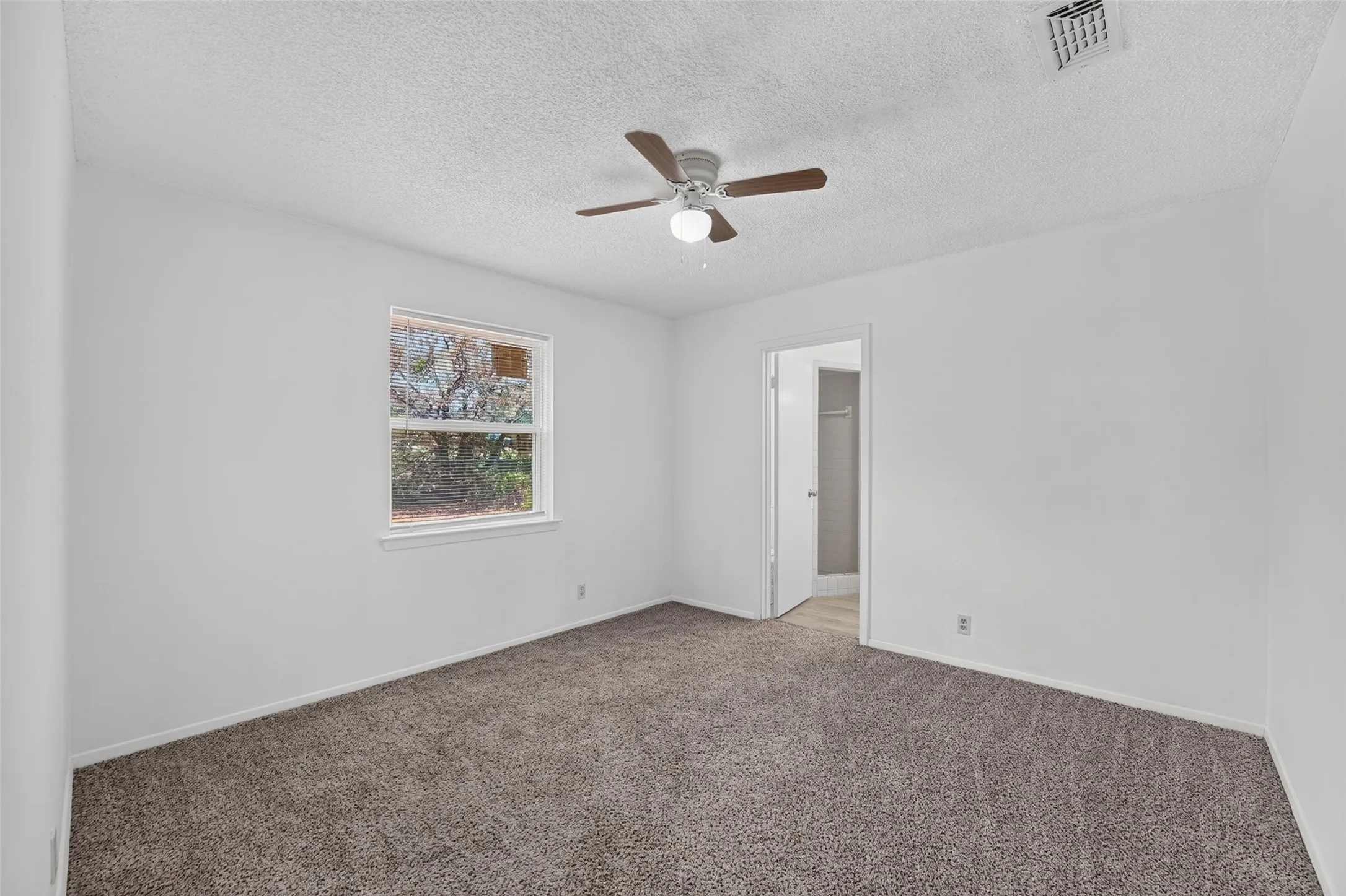 Single Family Residence For Sale in Tarrant County , 5921 Jackie Terrace, Watauga, Texas 76148, 3 Bedroom, 2 Bathroom, 2 Garage spaces, 1,318 Sqft, built in 1971, mls#21391862, Real Estate Agent in Watauga, Homes For Sale in Tarrant county, Homes For Sale in Watauga, Realtor in Watauga Texas, Real Estate Brokerage Independent Realty Texas, Luminita Cordes Realtor