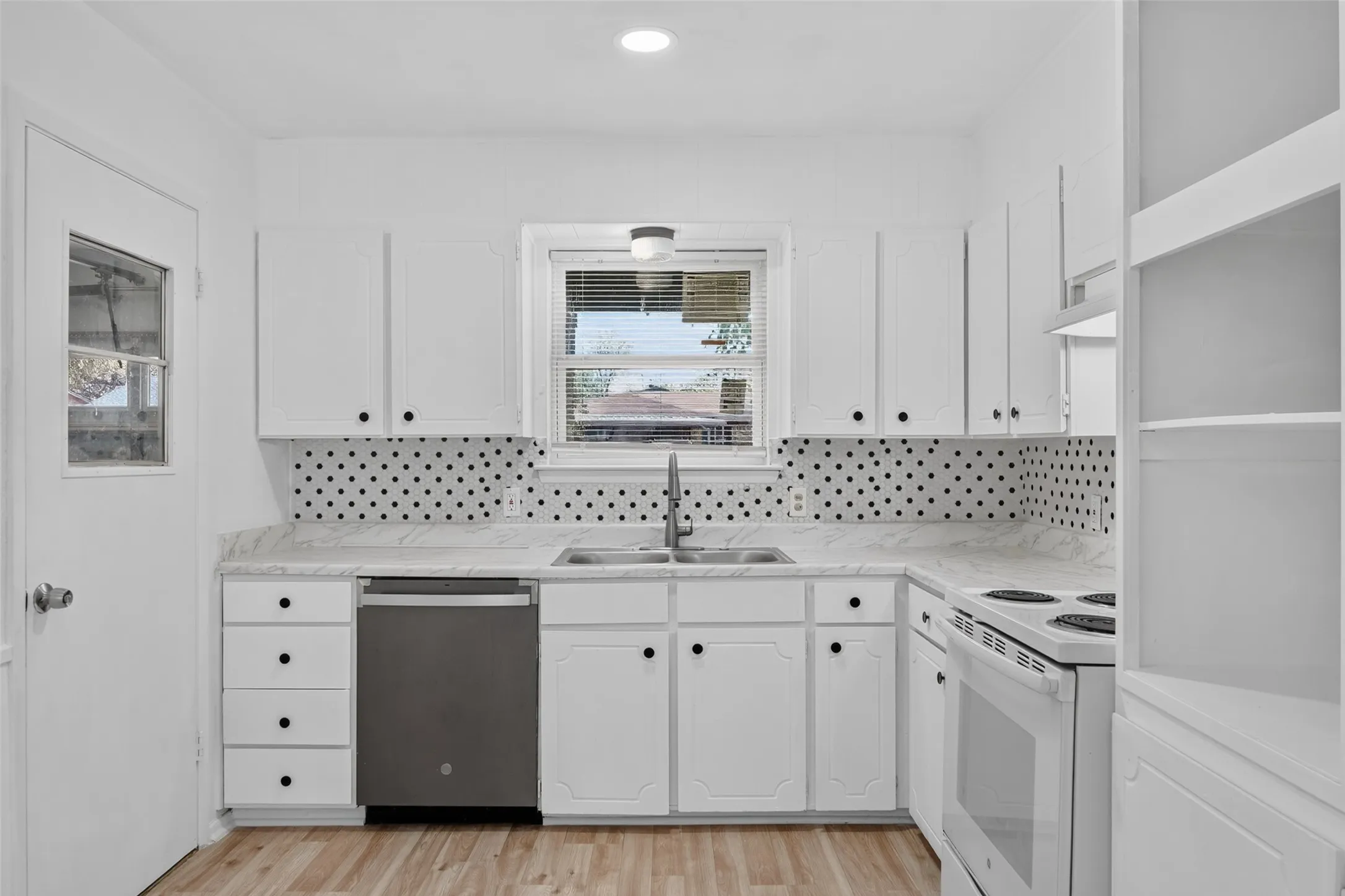 Single Family Residence For Sale in Tarrant County , 5921 Jackie Terrace, Watauga, Texas 76148, 3 Bedroom, 2 Bathroom, 2 Garage spaces, 1,318 Sqft, built in 1971, mls#21391862, Real Estate Agent in Watauga, Homes For Sale in Tarrant county, Homes For Sale in Watauga, Realtor in Watauga Texas, Real Estate Brokerage Independent Realty Texas, Luminita Cordes Realtor