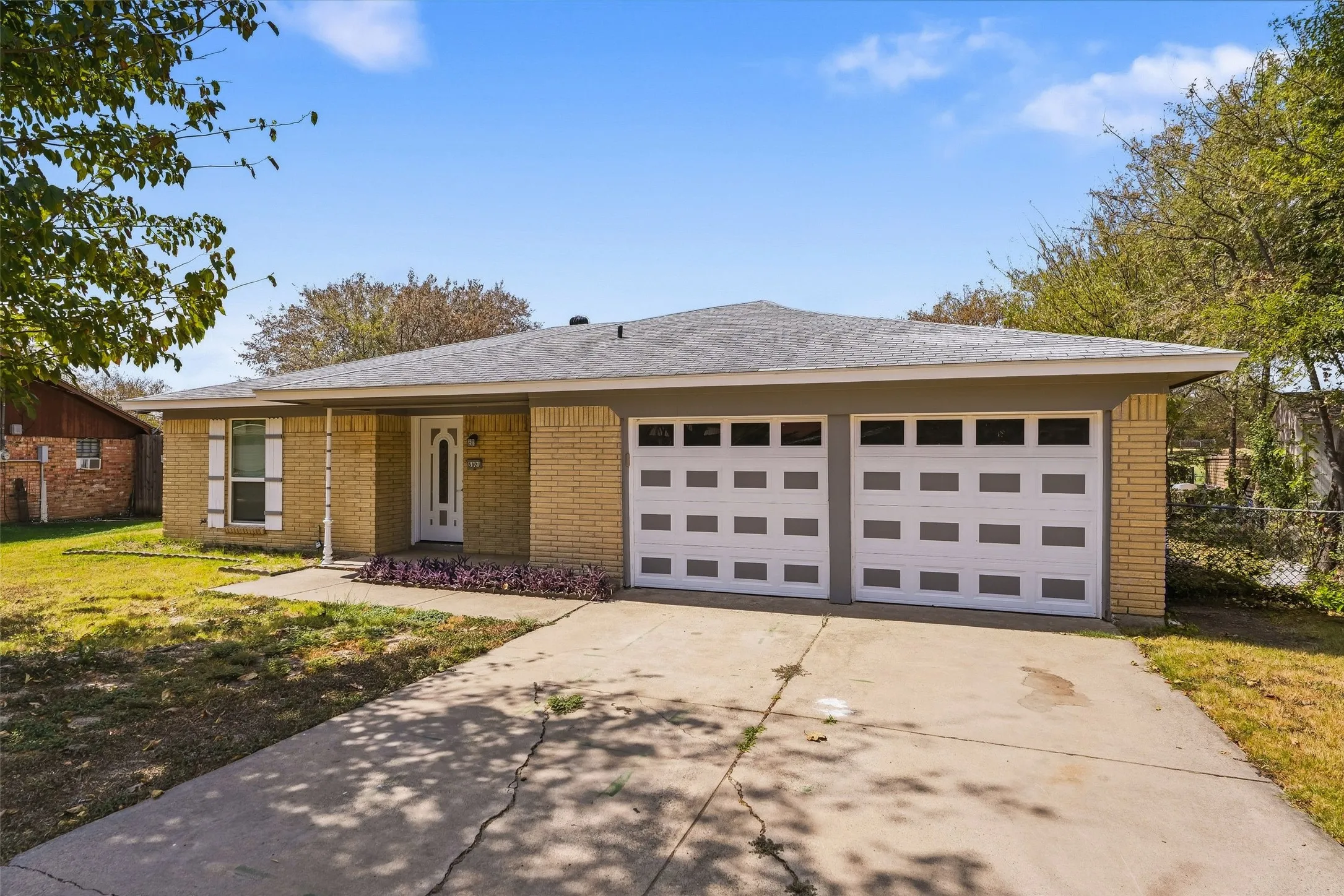 Single Family Residence For Sale in Tarrant County , 5921 Jackie Terrace, Watauga, Texas 76148, 3 Bedroom, 2 Bathroom, 2 Garage spaces, 1,318 Sqft, built in 1971, mls#21391862, Real Estate Agent in Watauga, Homes For Sale in Tarrant county, Homes For Sale in Watauga, Realtor in Watauga Texas, Real Estate Brokerage Independent Realty Texas, Luminita Cordes Realtor