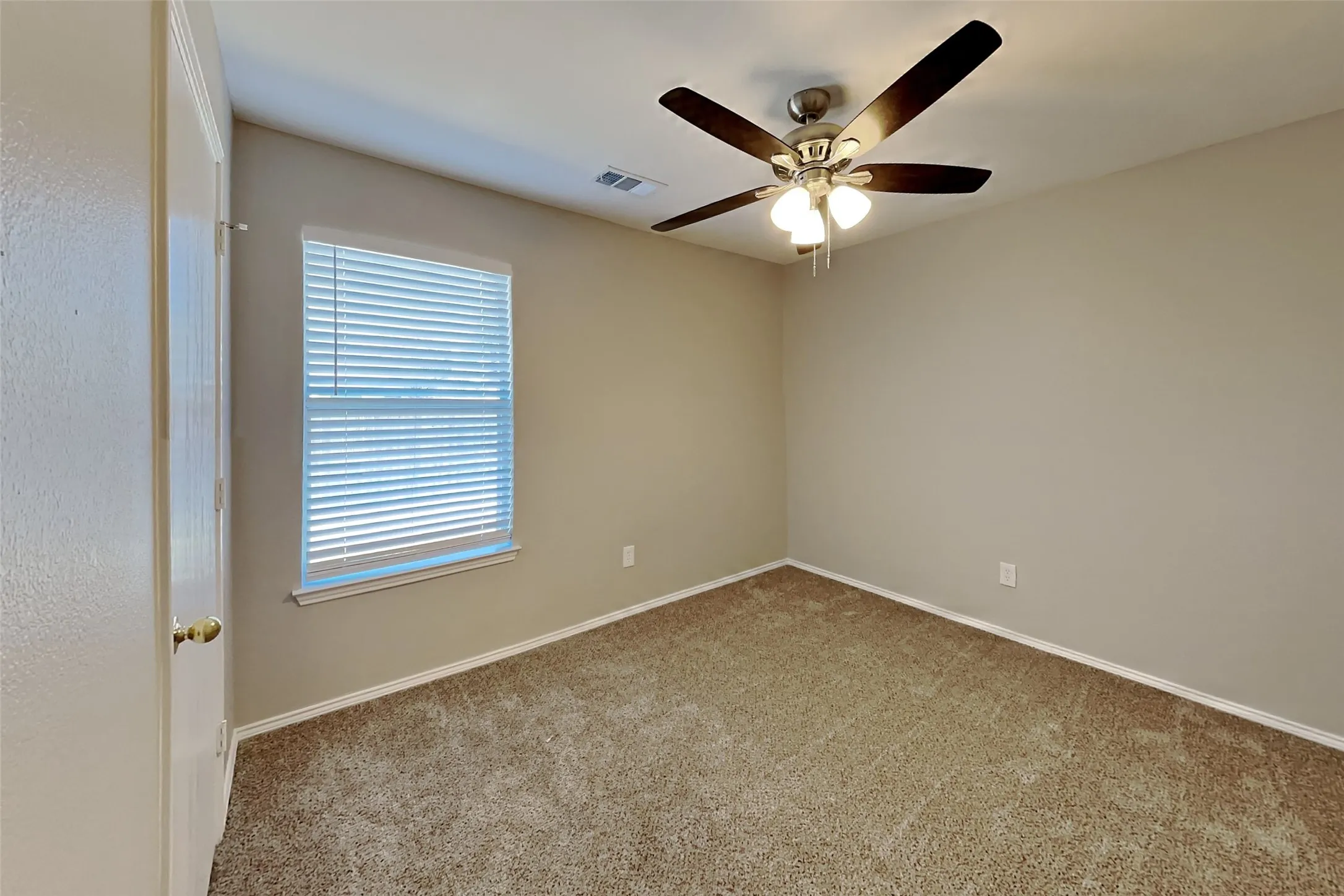 Single Family Residence For Rent in Tarrant County , 1709 Ryanfeld Drive, Mansfield, Texas 76063, 3 Bedroom, 2 Bathroom, 2 Garage spaces, 1,620 Sqft, built in 2002, mls#21391854, Real Estate Agent in Mansfield, Homes For Rent in Tarrant county, Homes For Rent in Mansfield, Realtor in Mansfield Texas, Real Estate Brokerage Independent Realty Texas, Luminita Cordes Realtor