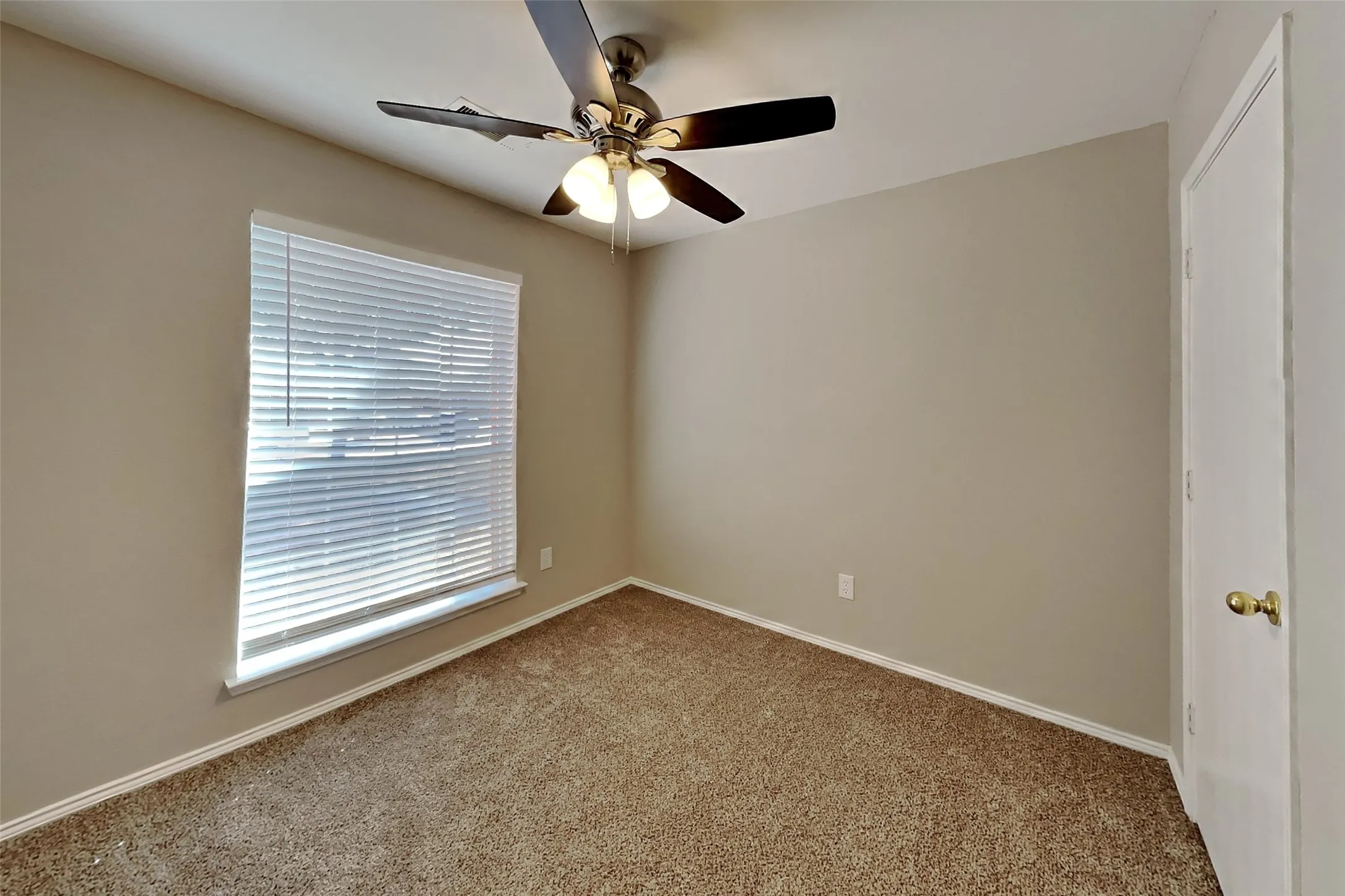 Single Family Residence For Rent in Tarrant County , 1709 Ryanfeld Drive, Mansfield, Texas 76063, 3 Bedroom, 2 Bathroom, 2 Garage spaces, 1,620 Sqft, built in 2002, mls#21391854, Real Estate Agent in Mansfield, Homes For Rent in Tarrant county, Homes For Rent in Mansfield, Realtor in Mansfield Texas, Real Estate Brokerage Independent Realty Texas, Luminita Cordes Realtor