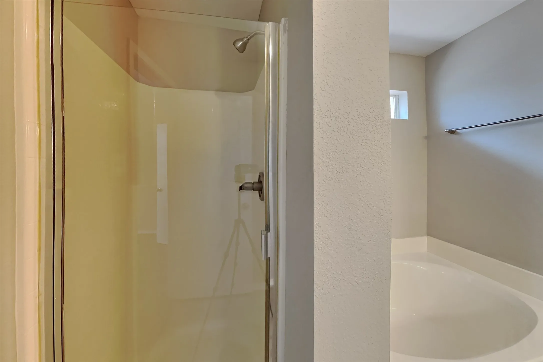 Single Family Residence For Rent in Tarrant County , 1709 Ryanfeld Drive, Mansfield, Texas 76063, 3 Bedroom, 2 Bathroom, 2 Garage spaces, 1,620 Sqft, built in 2002, mls#21391854, Real Estate Agent in Mansfield, Homes For Rent in Tarrant county, Homes For Rent in Mansfield, Realtor in Mansfield Texas, Real Estate Brokerage Independent Realty Texas, Luminita Cordes Realtor