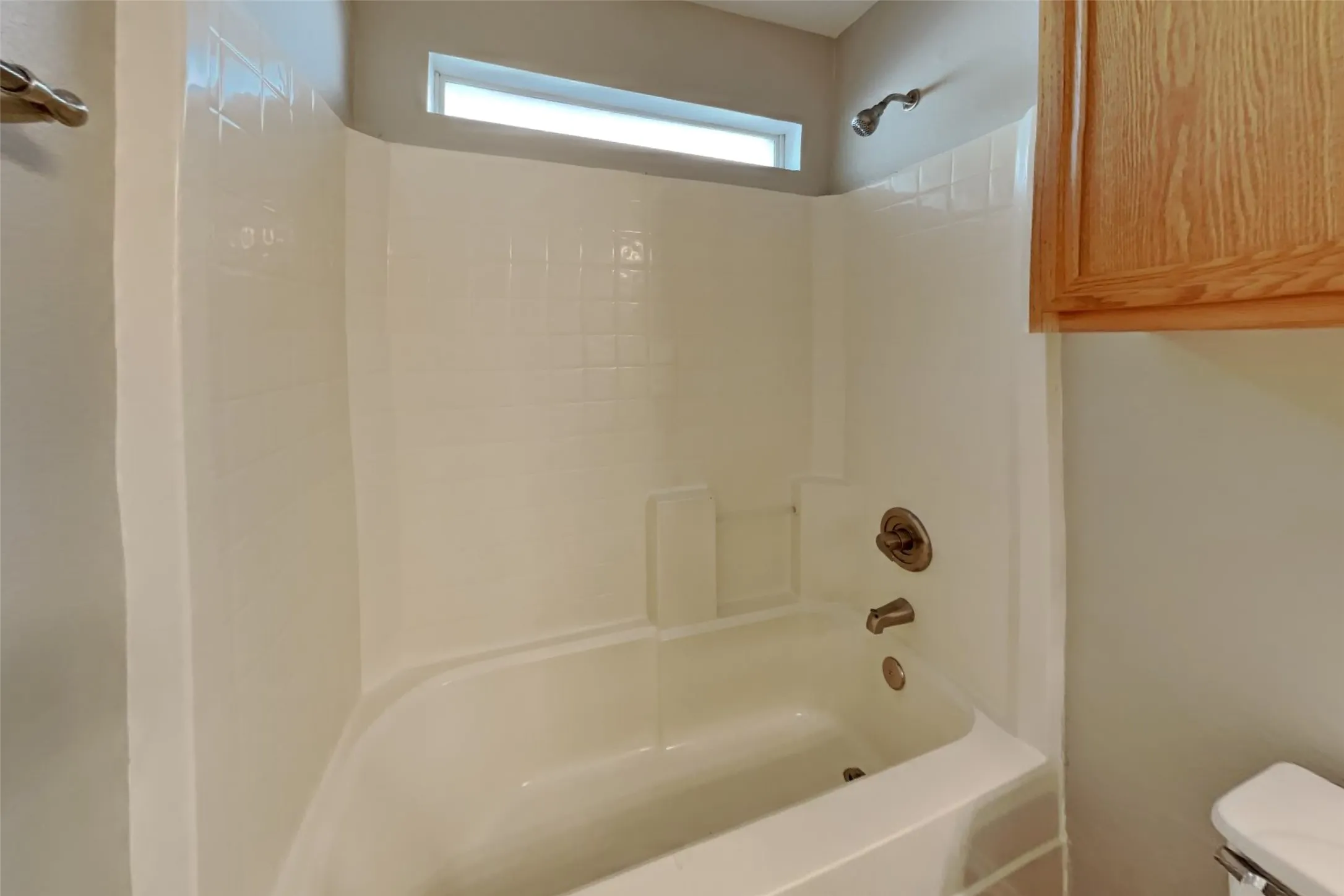 Single Family Residence For Rent in Tarrant County , 1709 Ryanfeld Drive, Mansfield, Texas 76063, 3 Bedroom, 2 Bathroom, 2 Garage spaces, 1,620 Sqft, built in 2002, mls#21391854, Real Estate Agent in Mansfield, Homes For Rent in Tarrant county, Homes For Rent in Mansfield, Realtor in Mansfield Texas, Real Estate Brokerage Independent Realty Texas, Luminita Cordes Realtor