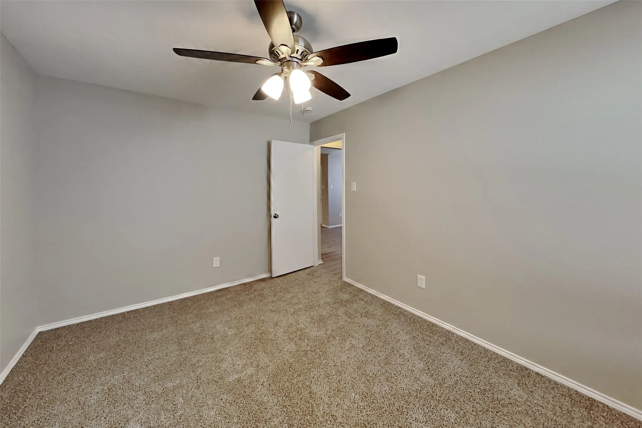 Single Family Residence For Rent in Tarrant County , 1709 Ryanfeld Drive, Mansfield, Texas 76063, 3 Bedroom, 2 Bathroom, 2 Garage spaces, 1,620 Sqft, built in 2002, mls#21391854, Real Estate Agent in Mansfield, Homes For Rent in Tarrant county, Homes For Rent in Mansfield, Realtor in Mansfield Texas, Real Estate Brokerage Independent Realty Texas, Luminita Cordes Realtor