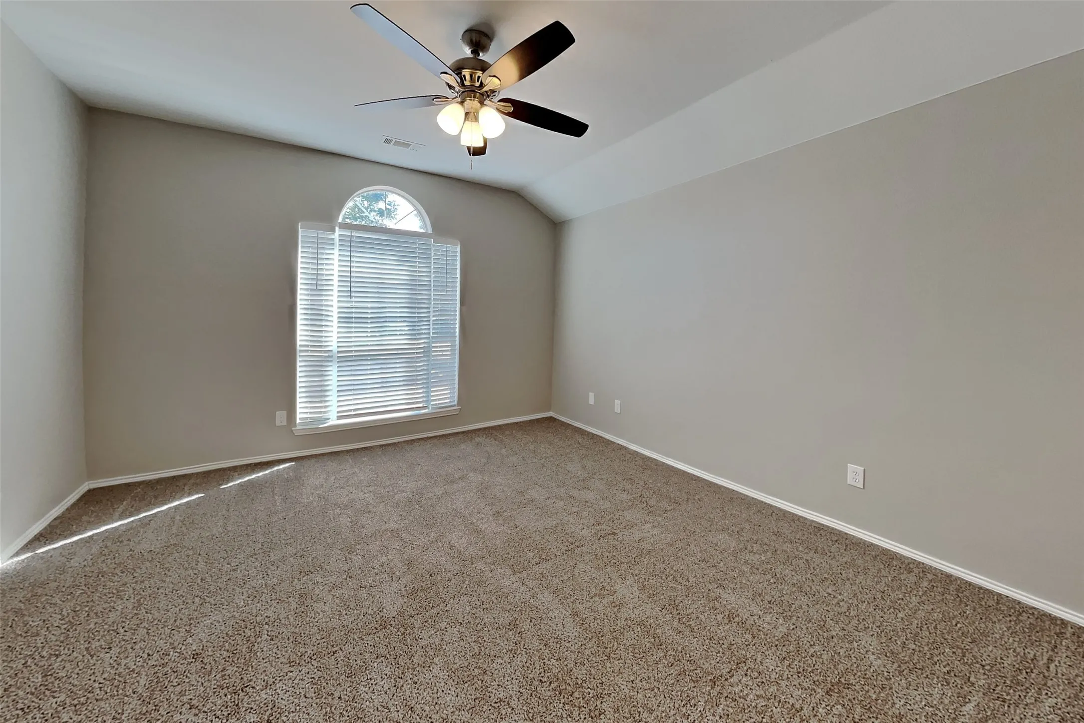 Single Family Residence For Rent in Tarrant County , 1709 Ryanfeld Drive, Mansfield, Texas 76063, 3 Bedroom, 2 Bathroom, 2 Garage spaces, 1,620 Sqft, built in 2002, mls#21391854, Real Estate Agent in Mansfield, Homes For Rent in Tarrant county, Homes For Rent in Mansfield, Realtor in Mansfield Texas, Real Estate Brokerage Independent Realty Texas, Luminita Cordes Realtor