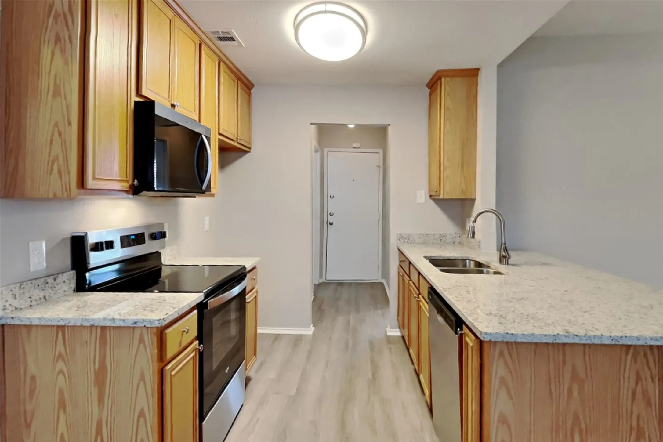 Single Family Residence For Rent in Tarrant County , 1709 Ryanfeld Drive, Mansfield, Texas 76063, 3 Bedroom, 2 Bathroom, 2 Garage spaces, 1,620 Sqft, built in 2002, mls#21391854, Real Estate Agent in Mansfield, Homes For Rent in Tarrant county, Homes For Rent in Mansfield, Realtor in Mansfield Texas, Real Estate Brokerage Independent Realty Texas, Luminita Cordes Realtor