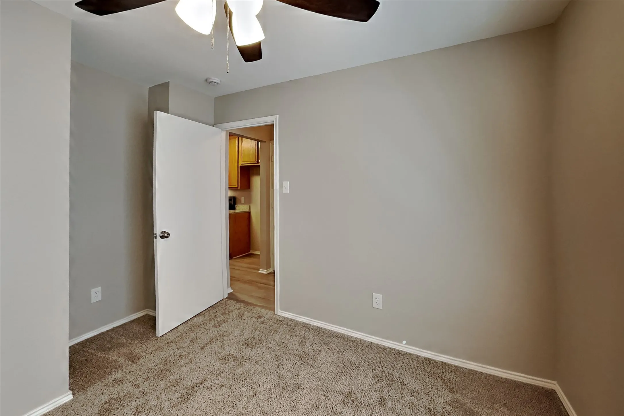Single Family Residence For Rent in Tarrant County , 1709 Ryanfeld Drive, Mansfield, Texas 76063, 3 Bedroom, 2 Bathroom, 2 Garage spaces, 1,620 Sqft, built in 2002, mls#21391854, Real Estate Agent in Mansfield, Homes For Rent in Tarrant county, Homes For Rent in Mansfield, Realtor in Mansfield Texas, Real Estate Brokerage Independent Realty Texas, Luminita Cordes Realtor