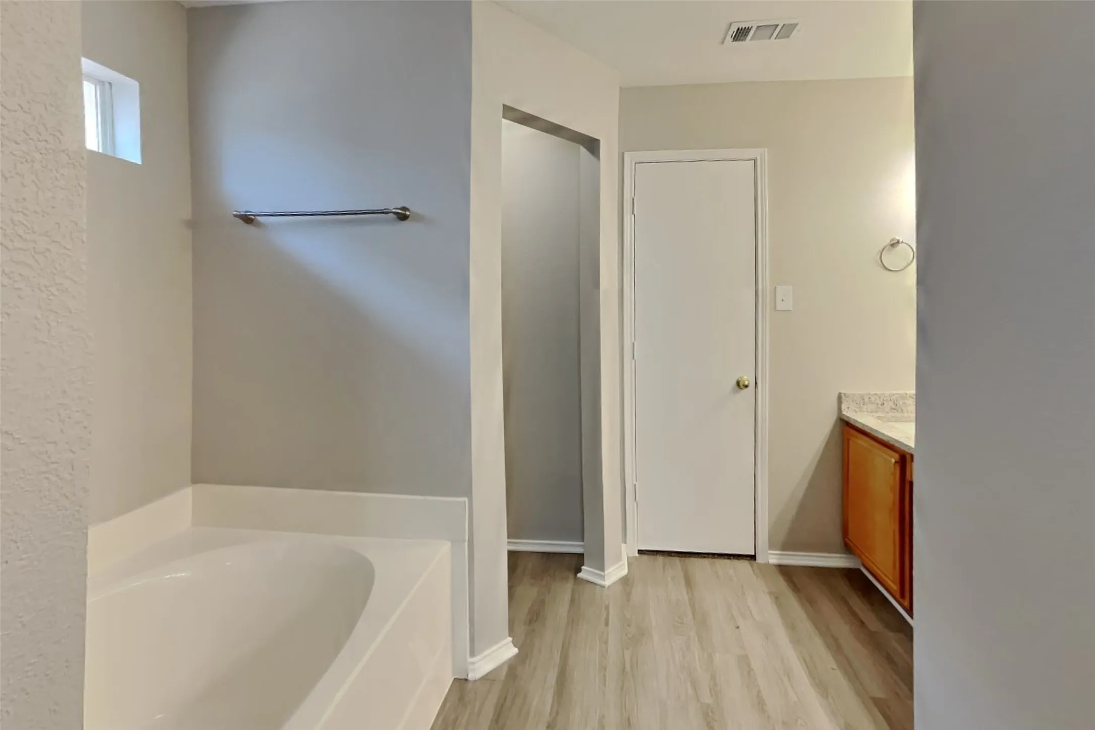 Single Family Residence For Rent in Tarrant County , 1709 Ryanfeld Drive, Mansfield, Texas 76063, 3 Bedroom, 2 Bathroom, 2 Garage spaces, 1,620 Sqft, built in 2002, mls#21391854, Real Estate Agent in Mansfield, Homes For Rent in Tarrant county, Homes For Rent in Mansfield, Realtor in Mansfield Texas, Real Estate Brokerage Independent Realty Texas, Luminita Cordes Realtor