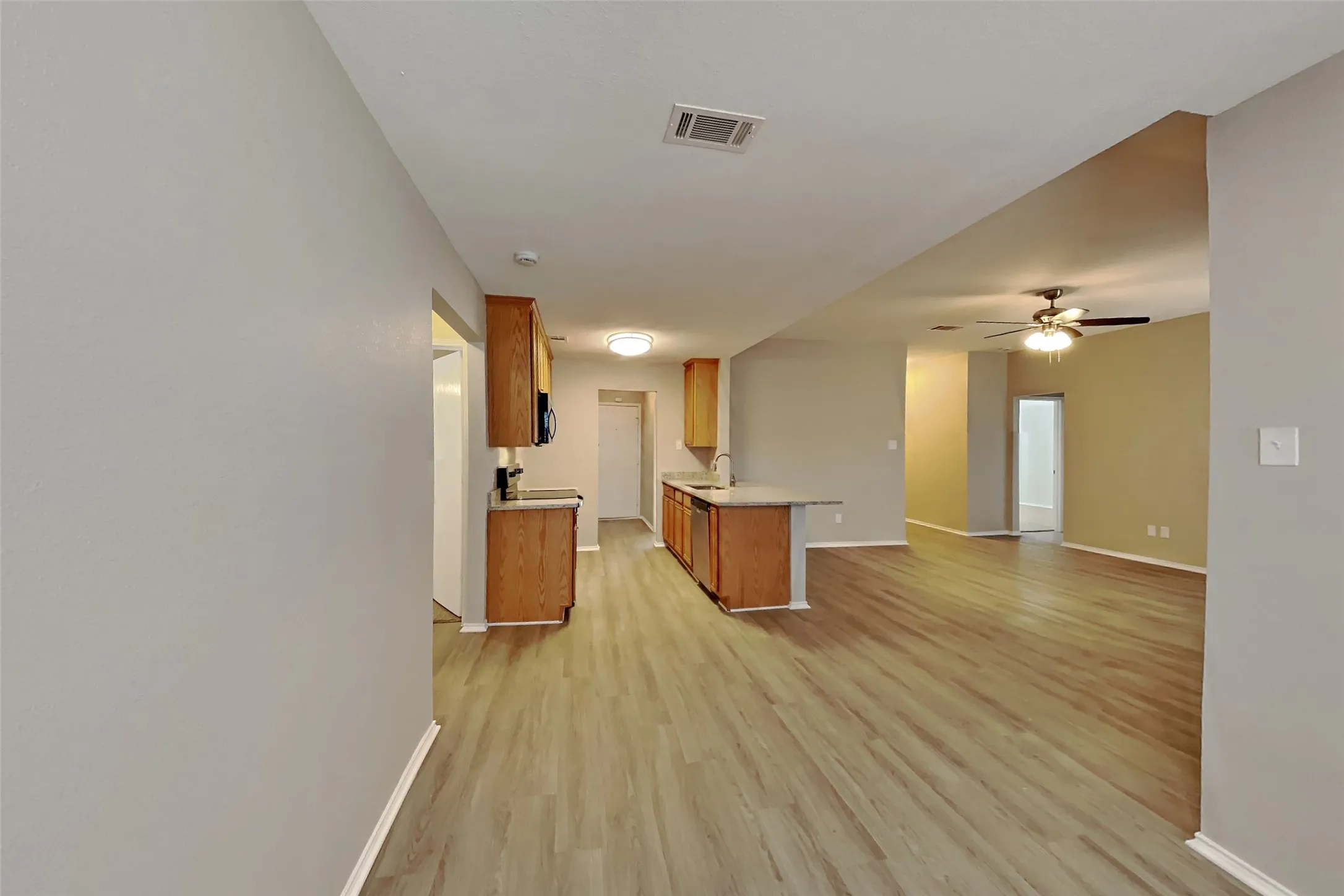 Single Family Residence For Rent in Tarrant County , 1709 Ryanfeld Drive, Mansfield, Texas 76063, 3 Bedroom, 2 Bathroom, 2 Garage spaces, 1,620 Sqft, built in 2002, mls#21391854, Real Estate Agent in Mansfield, Homes For Rent in Tarrant county, Homes For Rent in Mansfield, Realtor in Mansfield Texas, Real Estate Brokerage Independent Realty Texas, Luminita Cordes Realtor
