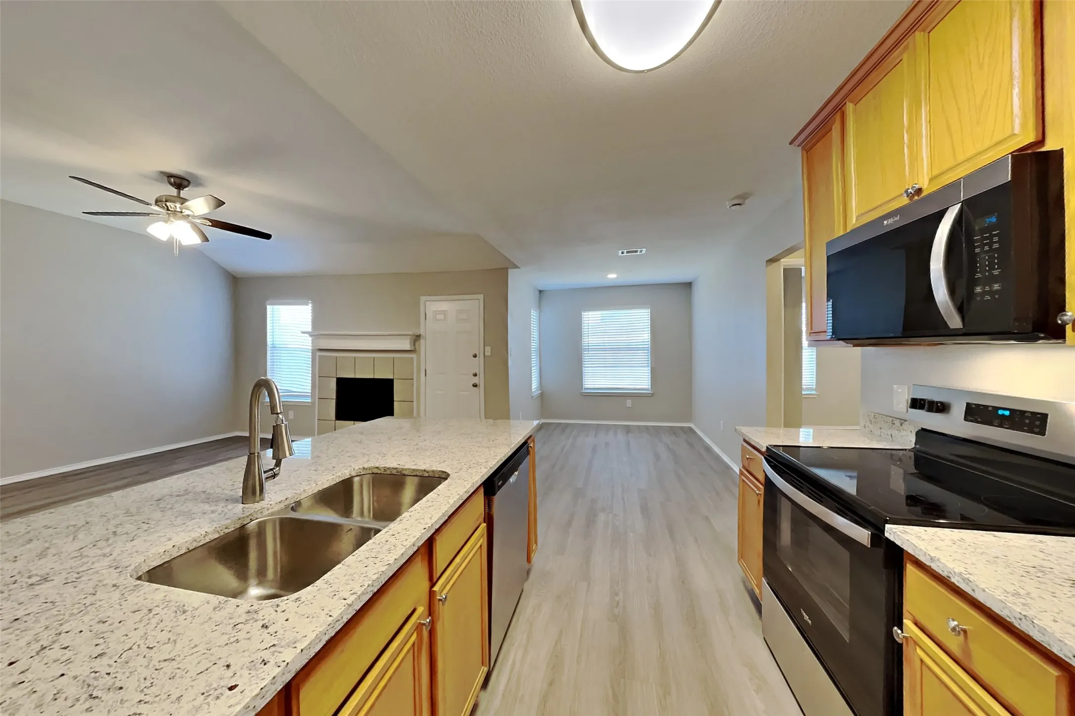Single Family Residence For Rent in Tarrant County , 1709 Ryanfeld Drive, Mansfield, Texas 76063, 3 Bedroom, 2 Bathroom, 2 Garage spaces, 1,620 Sqft, built in 2002, mls#21391854, Real Estate Agent in Mansfield, Homes For Rent in Tarrant county, Homes For Rent in Mansfield, Realtor in Mansfield Texas, Real Estate Brokerage Independent Realty Texas, Luminita Cordes Realtor