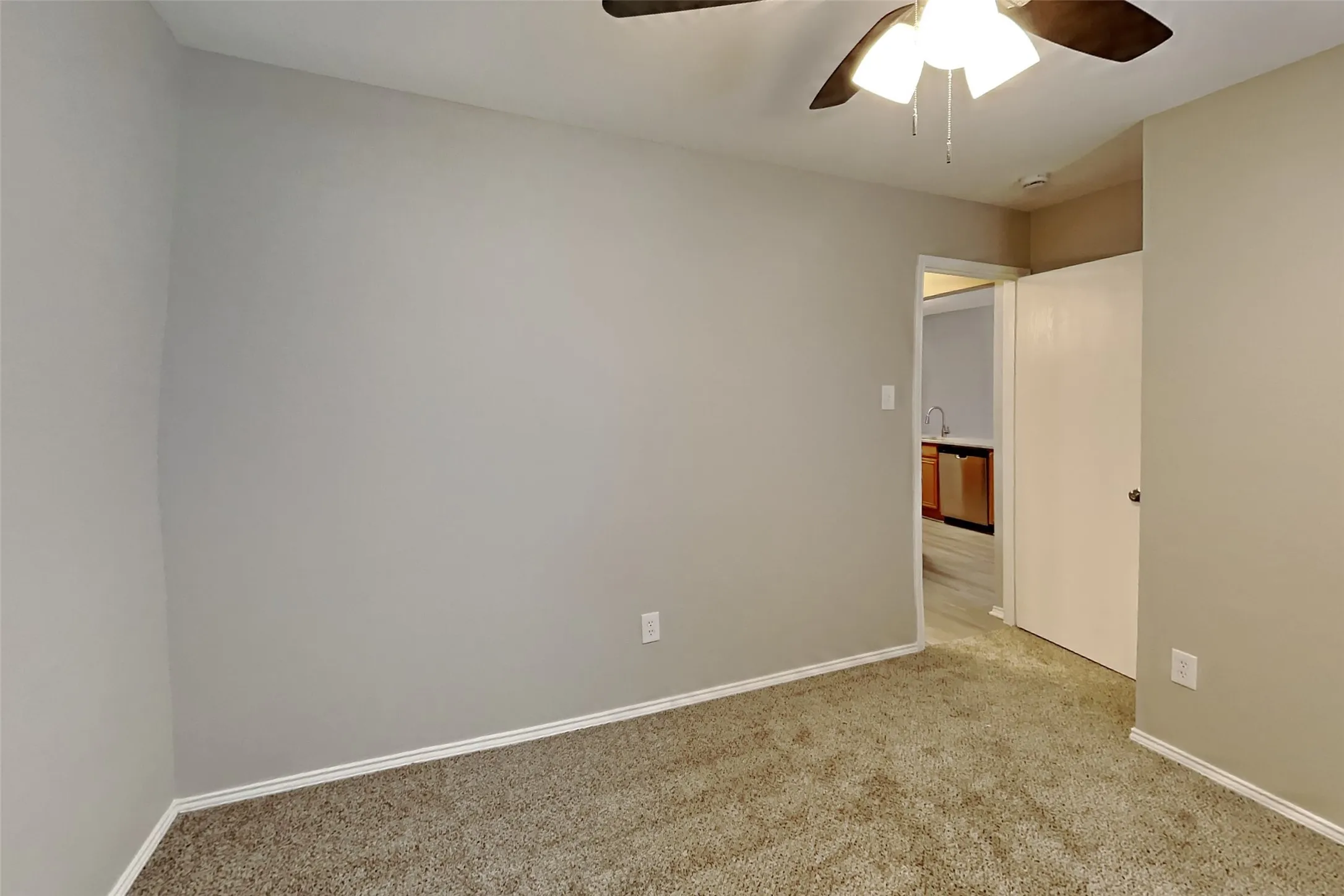 Single Family Residence For Rent in Tarrant County , 1709 Ryanfeld Drive, Mansfield, Texas 76063, 3 Bedroom, 2 Bathroom, 2 Garage spaces, 1,620 Sqft, built in 2002, mls#21391854, Real Estate Agent in Mansfield, Homes For Rent in Tarrant county, Homes For Rent in Mansfield, Realtor in Mansfield Texas, Real Estate Brokerage Independent Realty Texas, Luminita Cordes Realtor