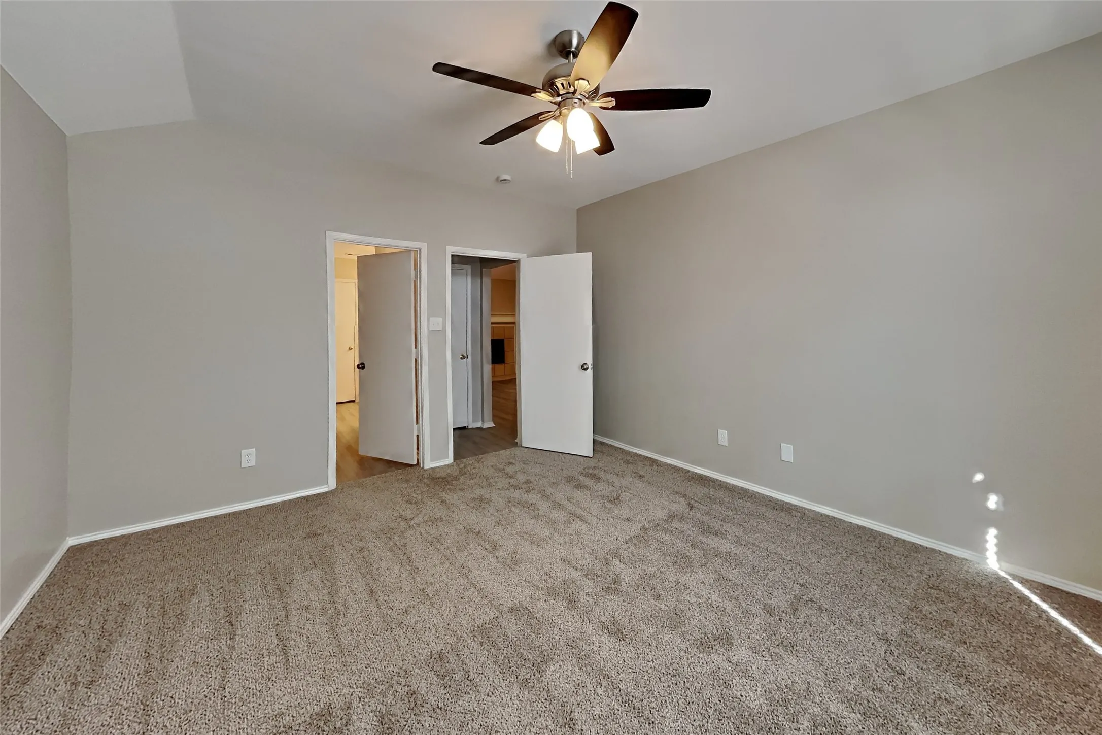 Single Family Residence For Rent in Tarrant County , 1709 Ryanfeld Drive, Mansfield, Texas 76063, 3 Bedroom, 2 Bathroom, 2 Garage spaces, 1,620 Sqft, built in 2002, mls#21391854, Real Estate Agent in Mansfield, Homes For Rent in Tarrant county, Homes For Rent in Mansfield, Realtor in Mansfield Texas, Real Estate Brokerage Independent Realty Texas, Luminita Cordes Realtor