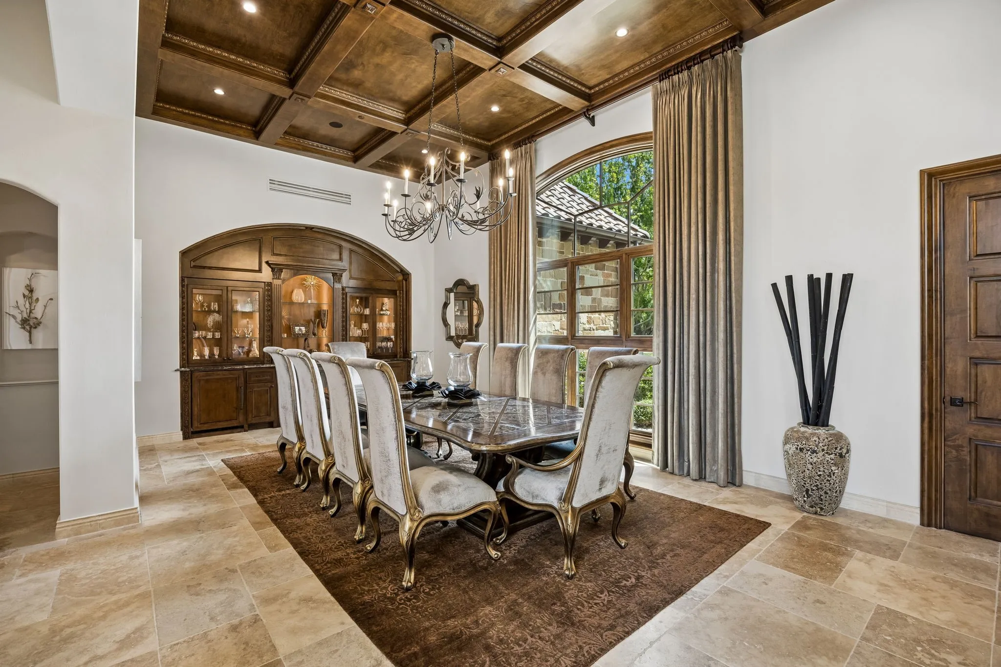 Elegant Dining with Beautiful Ceiling Treatments