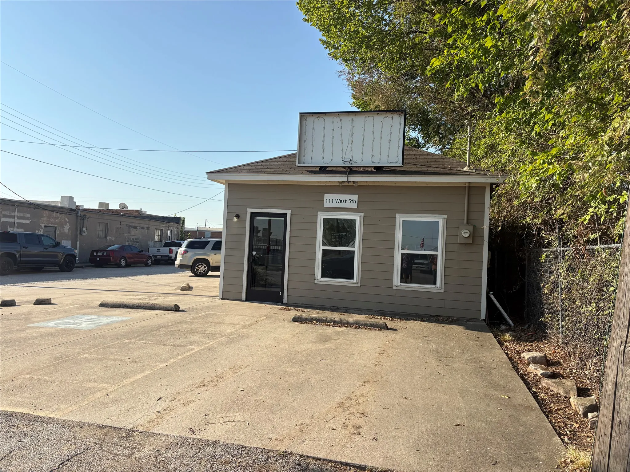 Office For Rent in Denton County , 111 W 5th Street, Justin, Texas 76247, 0, 0, Garage spaces, 0 Sqft, built in 2002, mls#21391864, Real Estate Agent in Justin, Homes For Rent in Denton county, Homes For Rent in Justin, Realtor in Justin Texas, Real Estate Brokerage Independent Realty Texas, Luminita Cordes Realtor