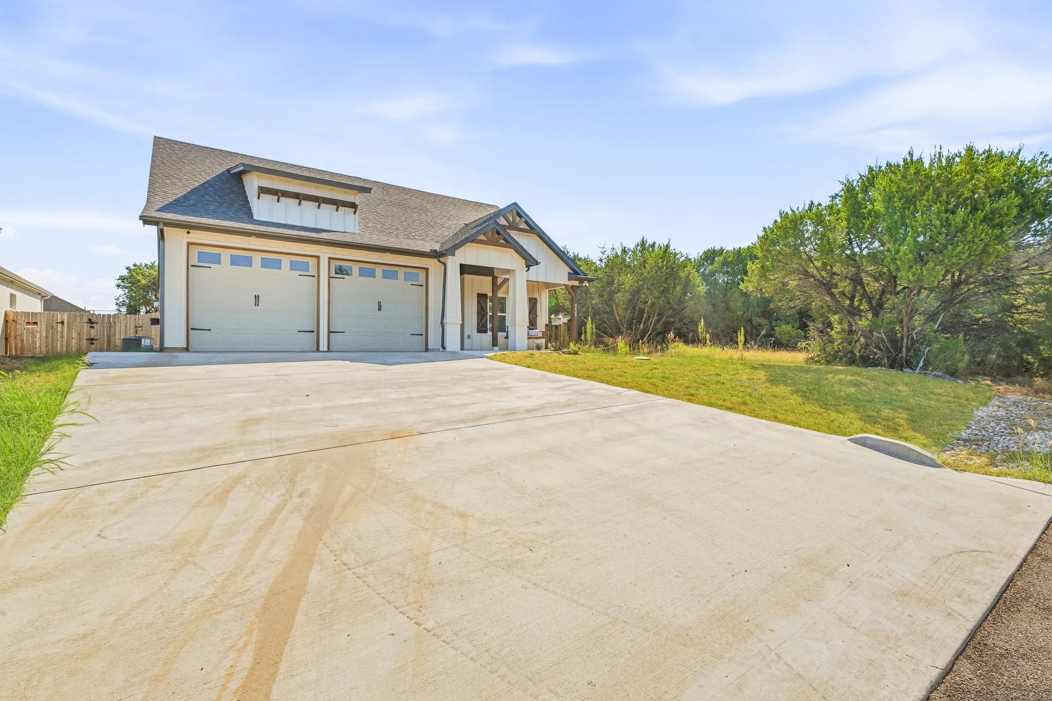 Single Family Residence For Sale in Hood County , 4825 Wichita Street, Granbury, Texas 76048, 3 Bedroom, 2 Bathroom, 2 Garage spaces, 1,634 Sqft, built in 2024, mls#21387297, Real Estate Agent in Granbury, Homes For Sale in Hood county, Homes For Sale in Granbury, Realtor in Granbury Texas, Real Estate Brokerage Independent Realty Texas, Luminita Cordes Realtor