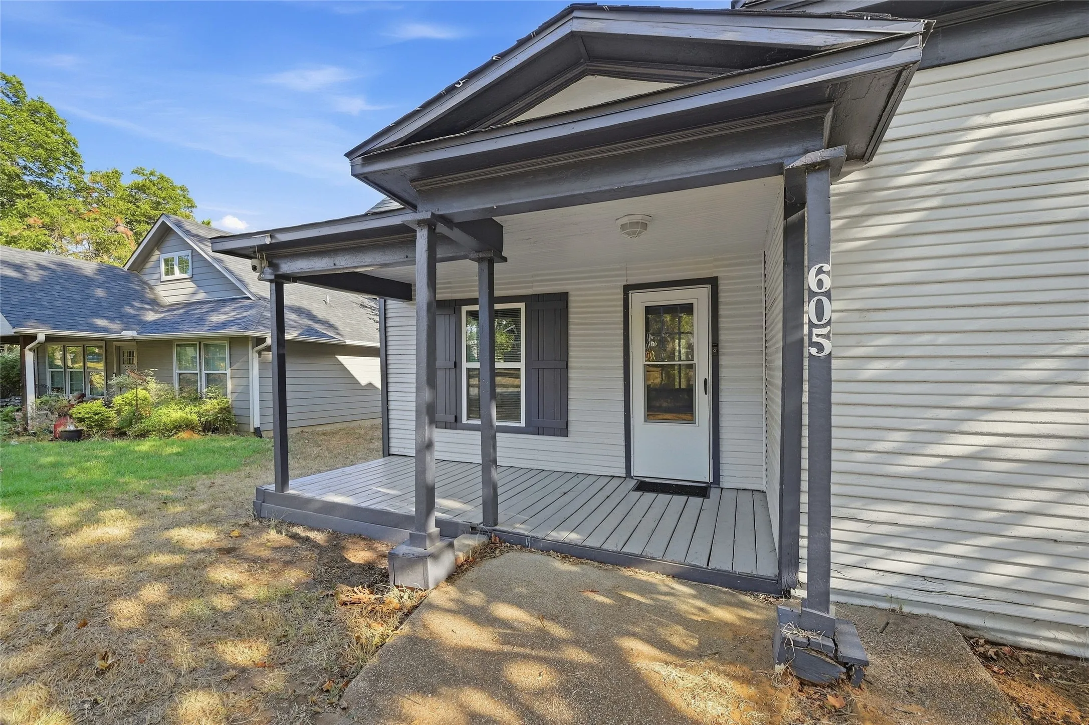 Single Family Residence For Rent in Grayson County , 605 E Woodard Street, Denison, Texas 75021, 2 Bedroom, 1 Bathroom, Garage spaces, 980 Sqft, built in 1900, mls#21391863, Real Estate Agent in Denison, Homes For Rent in Grayson county, Homes For Rent in Denison, Realtor in Denison Texas, Real Estate Brokerage Independent Realty Texas, Luminita Cordes Realtor