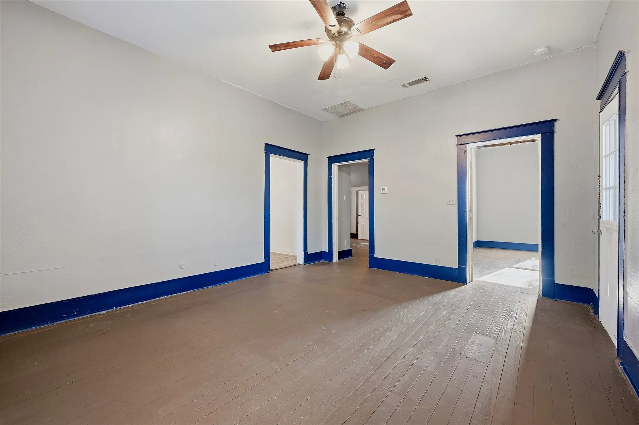 Single Family Residence For Rent in Grayson County , 605 E Woodard Street, Denison, Texas 75021, 2 Bedroom, 1 Bathroom, Garage spaces, 980 Sqft, built in 1900, mls#21391863, Real Estate Agent in Denison, Homes For Rent in Grayson county, Homes For Rent in Denison, Realtor in Denison Texas, Real Estate Brokerage Independent Realty Texas, Luminita Cordes Realtor