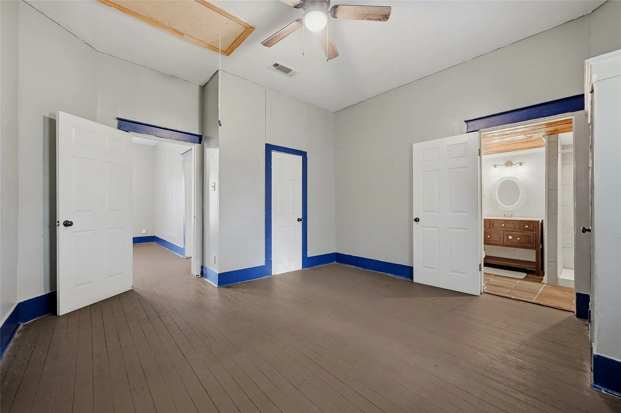 Single Family Residence For Rent in Grayson County , 605 E Woodard Street, Denison, Texas 75021, 2 Bedroom, 1 Bathroom, Garage spaces, 980 Sqft, built in 1900, mls#21391863, Real Estate Agent in Denison, Homes For Rent in Grayson county, Homes For Rent in Denison, Realtor in Denison Texas, Real Estate Brokerage Independent Realty Texas, Luminita Cordes Realtor