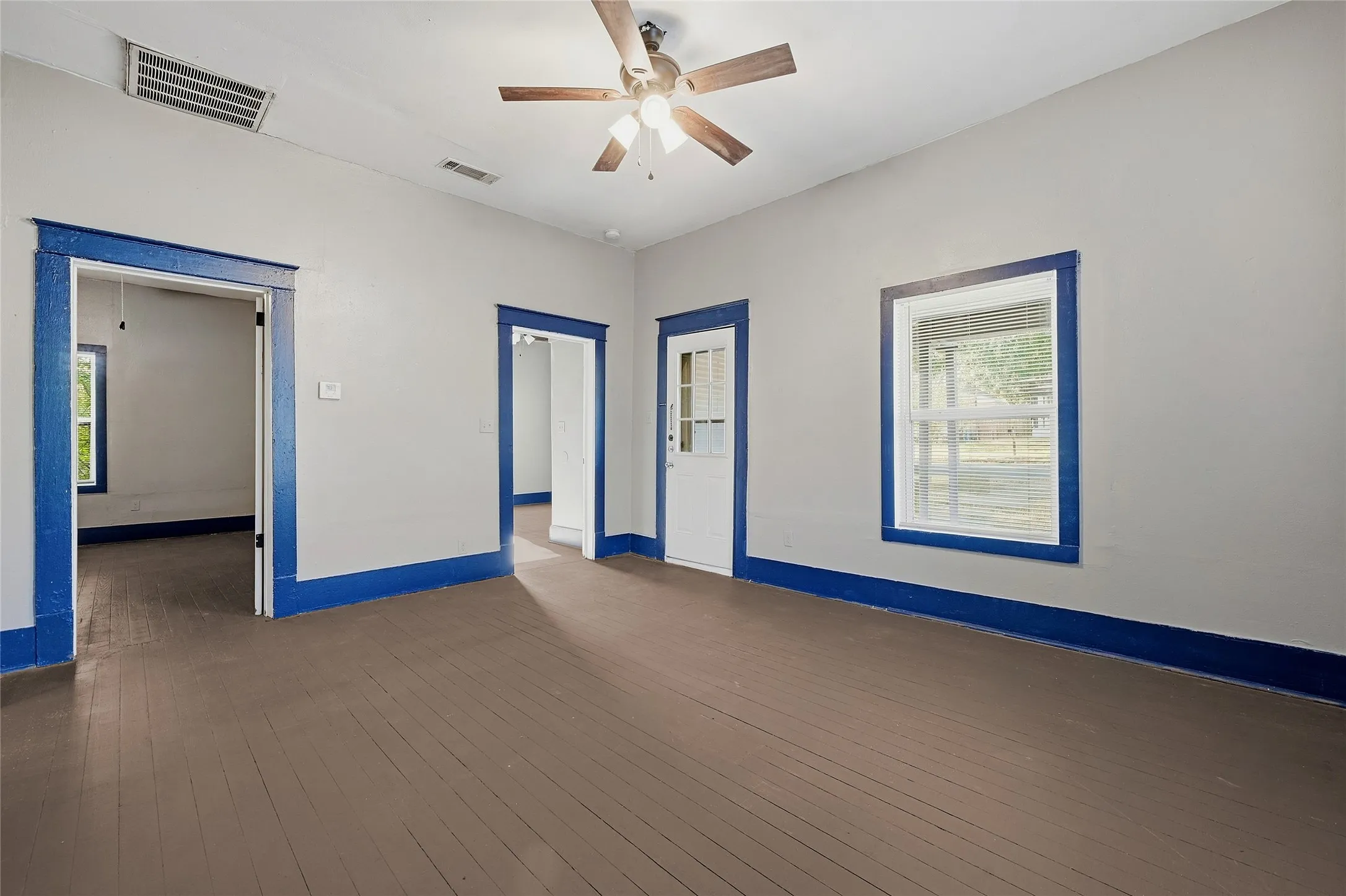 Single Family Residence For Rent in Grayson County , 605 E Woodard Street, Denison, Texas 75021, 2 Bedroom, 1 Bathroom, Garage spaces, 980 Sqft, built in 1900, mls#21391863, Real Estate Agent in Denison, Homes For Rent in Grayson county, Homes For Rent in Denison, Realtor in Denison Texas, Real Estate Brokerage Independent Realty Texas, Luminita Cordes Realtor