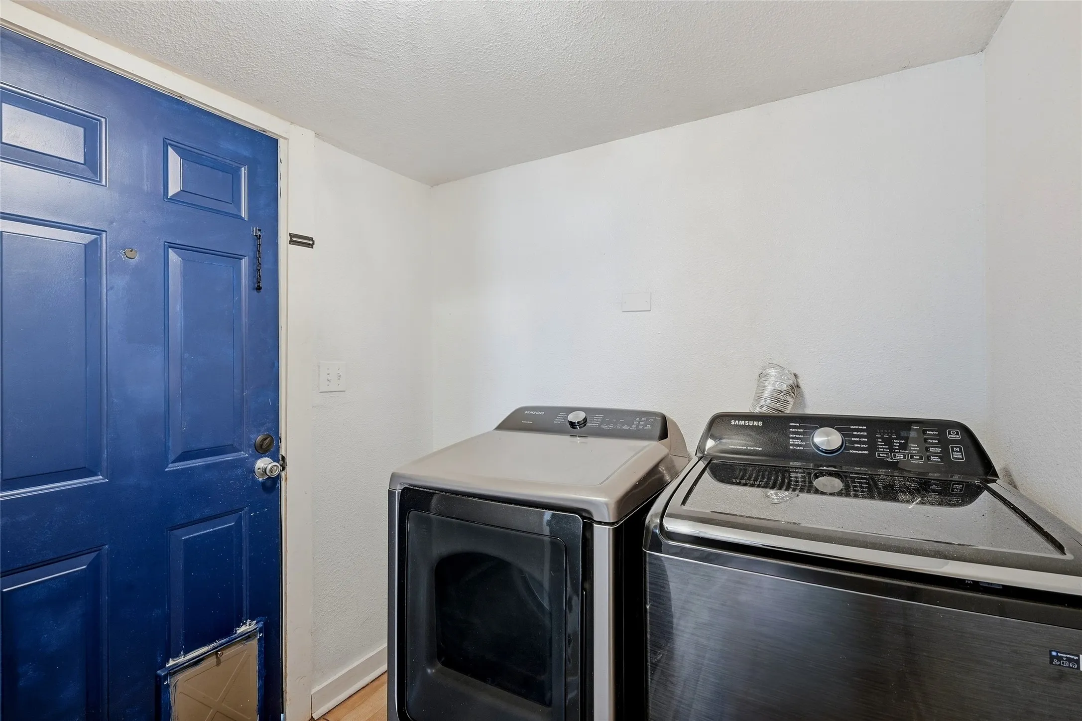 Single Family Residence For Rent in Grayson County , 605 E Woodard Street, Denison, Texas 75021, 2 Bedroom, 1 Bathroom, Garage spaces, 980 Sqft, built in 1900, mls#21391863, Real Estate Agent in Denison, Homes For Rent in Grayson county, Homes For Rent in Denison, Realtor in Denison Texas, Real Estate Brokerage Independent Realty Texas, Luminita Cordes Realtor