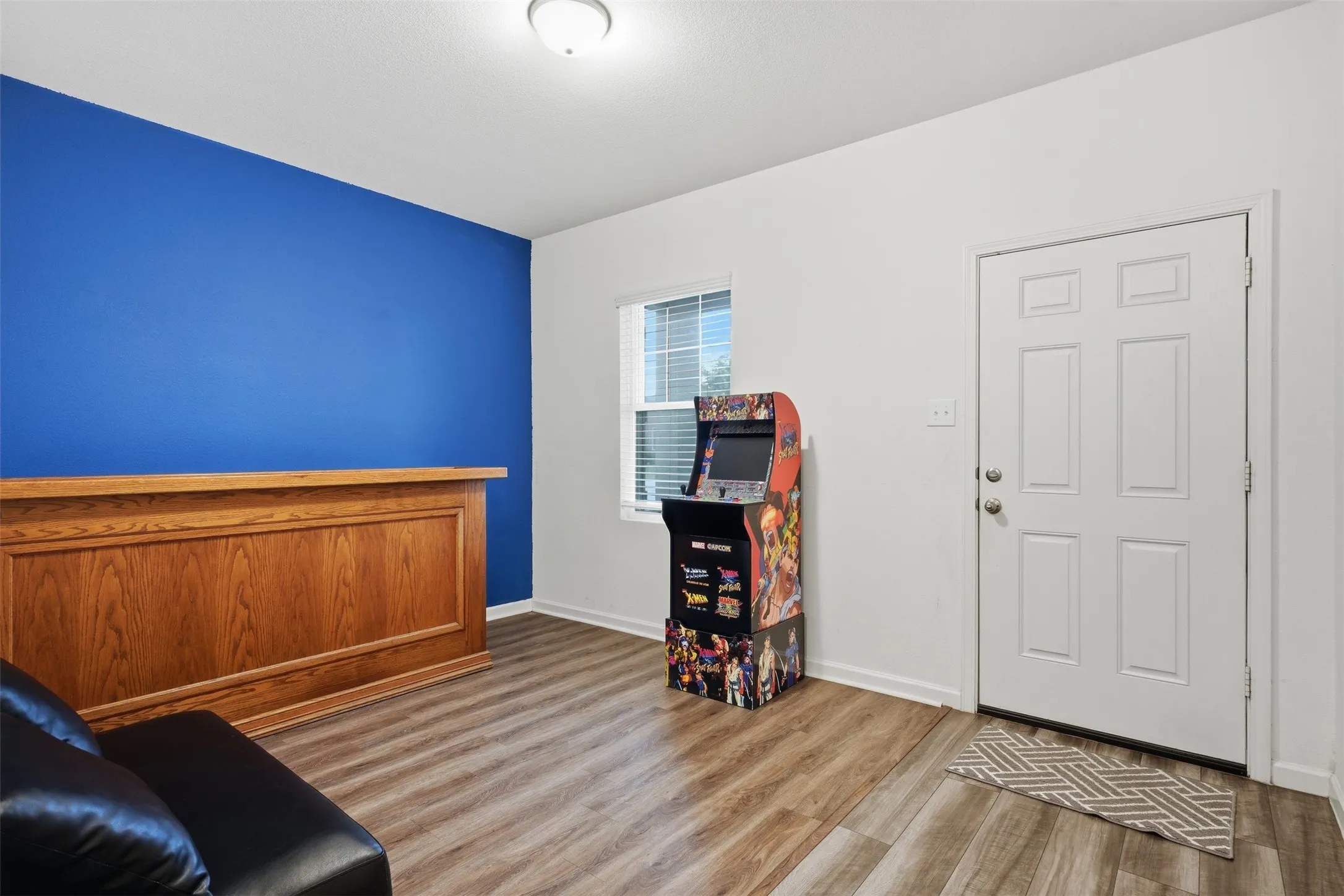 Entry way office or di