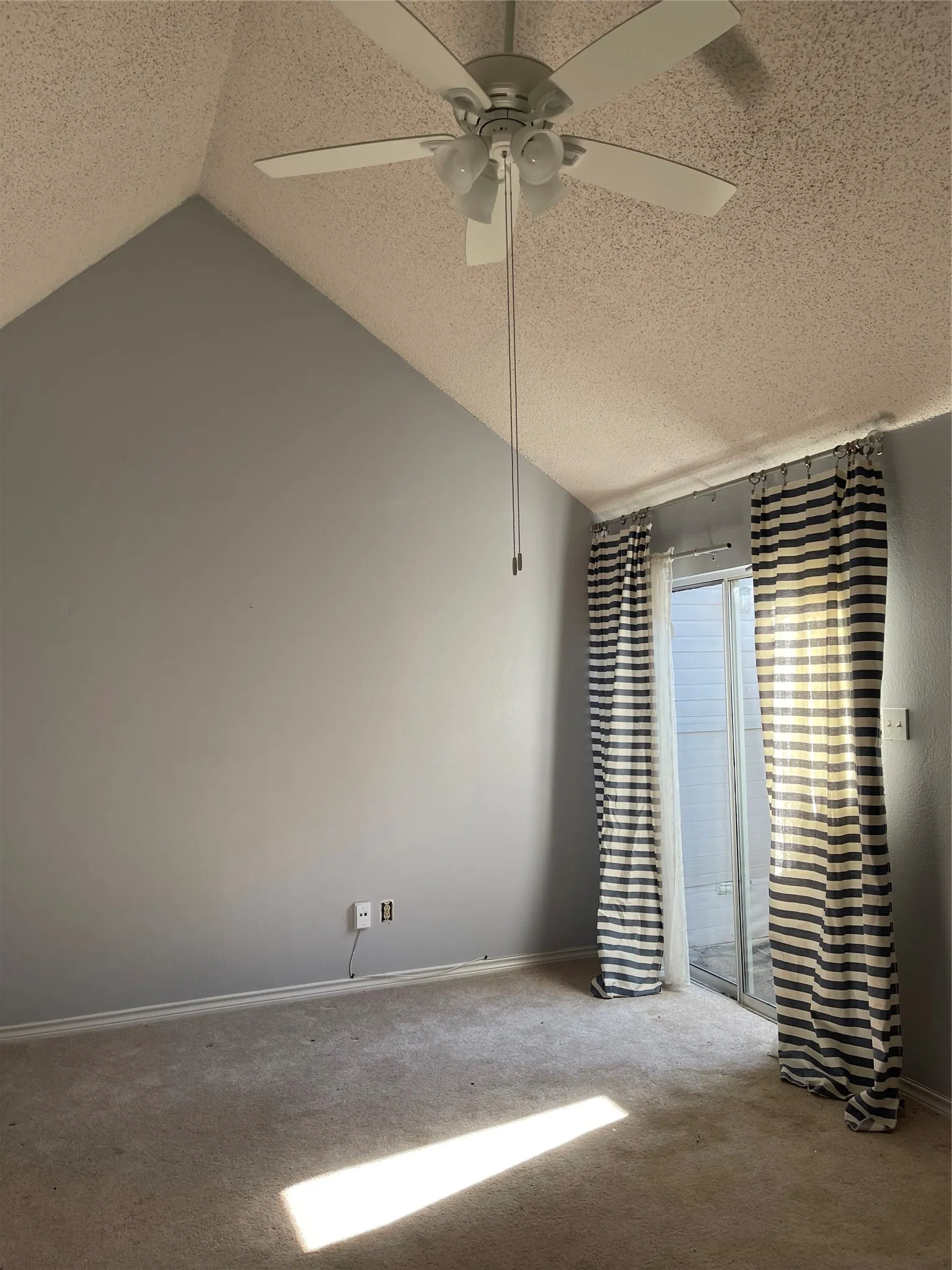 Single Family Residence For Rent in Dallas County , 3149 Royal Lane, Dallas, Texas 75229, 2 Bedroom, 2 Bathroom, 1 Garage spaces, 1,078 Sqft, built in 1983, mls#21377737, Real Estate Agent in Dallas, Homes For Rent in Dallas county, Homes For Rent in Dallas, Realtor in Dallas Texas, Real Estate Brokerage Independent Realty Texas, Luminita Cordes Realtor
