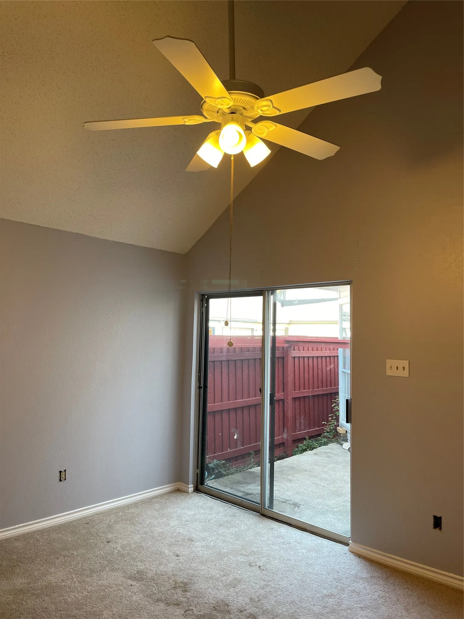 Single Family Residence For Rent in Dallas County , 3149 Royal Lane, Dallas, Texas 75229, 2 Bedroom, 2 Bathroom, 1 Garage spaces, 1,078 Sqft, built in 1983, mls#21377737, Real Estate Agent in Dallas, Homes For Rent in Dallas county, Homes For Rent in Dallas, Realtor in Dallas Texas, Real Estate Brokerage Independent Realty Texas, Luminita Cordes Realtor