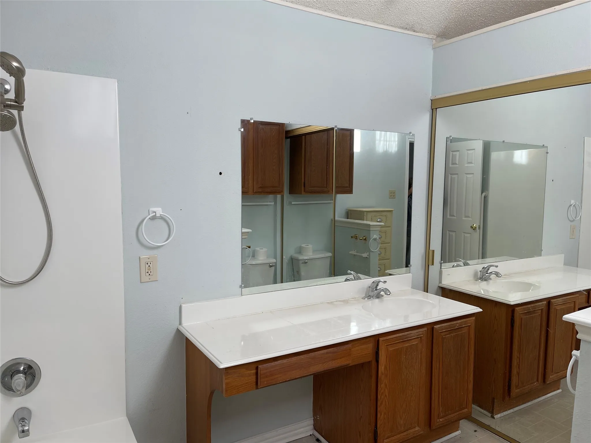 Single Family Residence For Rent in Dallas County , 3149 Royal Lane, Dallas, Texas 75229, 2 Bedroom, 2 Bathroom, 1 Garage spaces, 1,078 Sqft, built in 1983, mls#21377737, Real Estate Agent in Dallas, Homes For Rent in Dallas county, Homes For Rent in Dallas, Realtor in Dallas Texas, Real Estate Brokerage Independent Realty Texas, Luminita Cordes Realtor