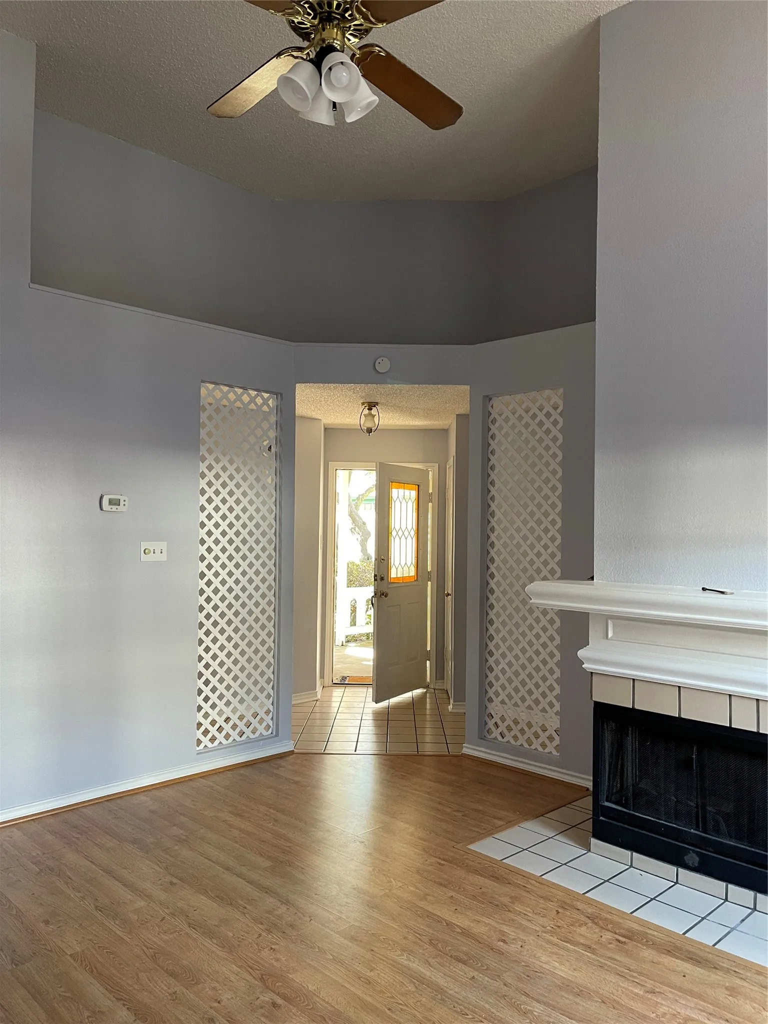 Single Family Residence For Rent in Dallas County , 3149 Royal Lane, Dallas, Texas 75229, 2 Bedroom, 2 Bathroom, 1 Garage spaces, 1,078 Sqft, built in 1983, mls#21377737, Real Estate Agent in Dallas, Homes For Rent in Dallas county, Homes For Rent in Dallas, Realtor in Dallas Texas, Real Estate Brokerage Independent Realty Texas, Luminita Cordes Realtor