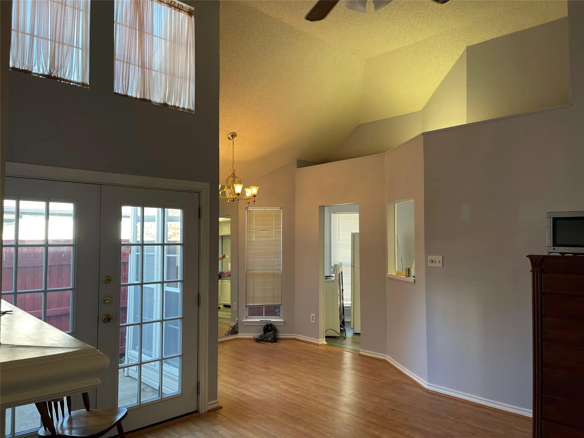 Single Family Residence For Rent in Dallas County , 3149 Royal Lane, Dallas, Texas 75229, 2 Bedroom, 2 Bathroom, 1 Garage spaces, 1,078 Sqft, built in 1983, mls#21377737, Real Estate Agent in Dallas, Homes For Rent in Dallas county, Homes For Rent in Dallas, Realtor in Dallas Texas, Real Estate Brokerage Independent Realty Texas, Luminita Cordes Realtor