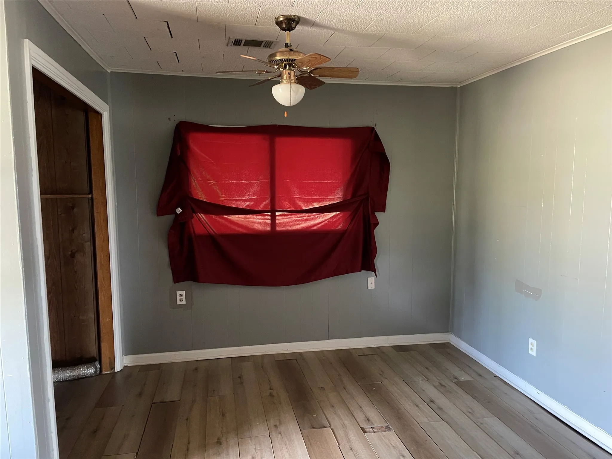 Single Family Residence For Sale in Mc Lennan County , 219 Playdium Drive, West, Texas 76691, 3 Bedroom, 1 Bathroom, 2 Garage spaces, 996 Sqft, built in 1962, mls#21391866, Real Estate Agent in West, Homes For Sale in Mc Lennan county, Homes For Sale in West, Realtor in West Texas, Real Estate Brokerage Independent Realty Texas, Luminita Cordes Realtor