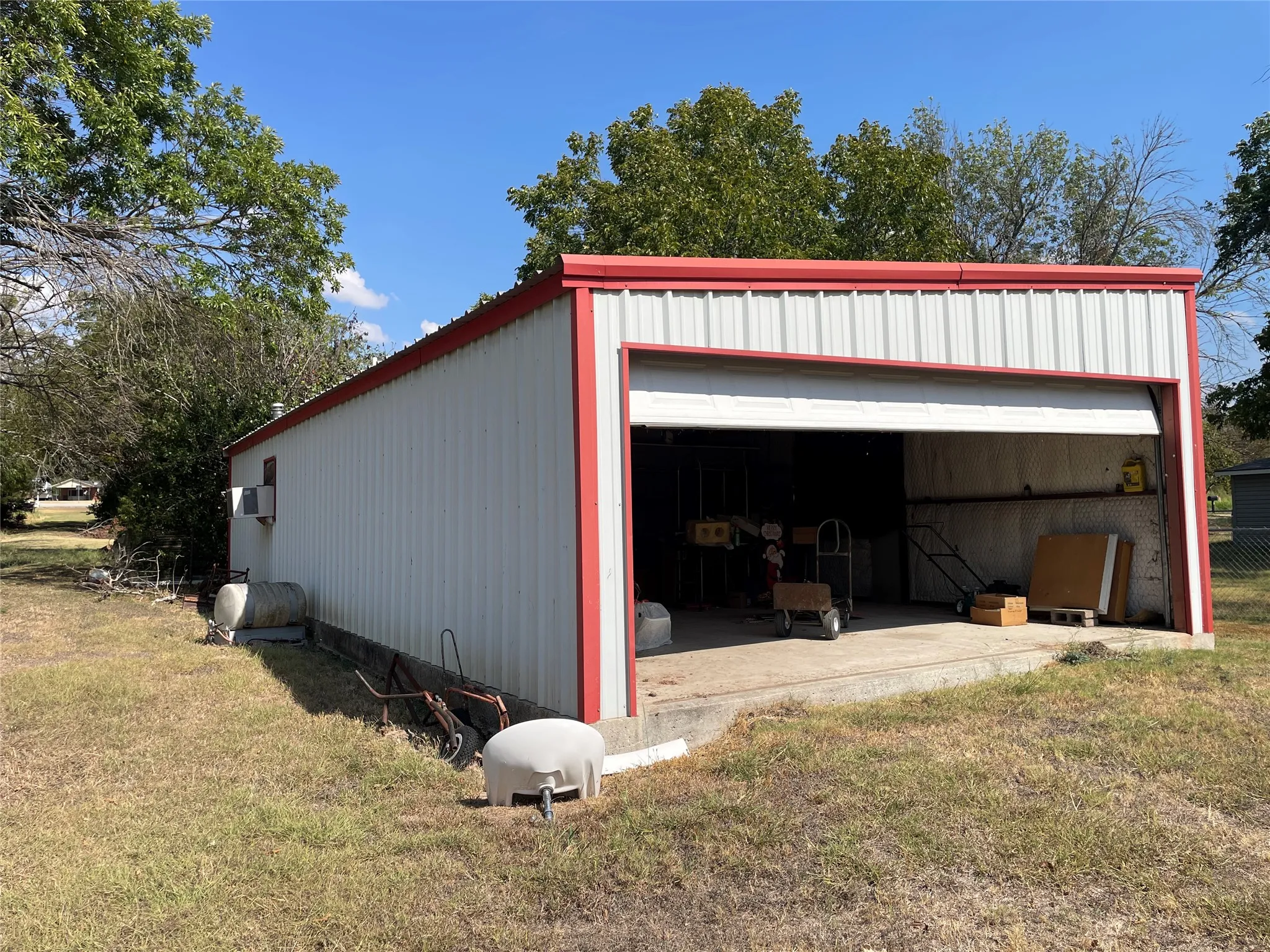 Single Family Residence For Sale in Mc Lennan County , 219 Playdium Drive, West, Texas 76691, 3 Bedroom, 1 Bathroom, 2 Garage spaces, 996 Sqft, built in 1962, mls#21391866, Real Estate Agent in West, Homes For Sale in Mc Lennan county, Homes For Sale in West, Realtor in West Texas, Real Estate Brokerage Independent Realty Texas, Luminita Cordes Realtor