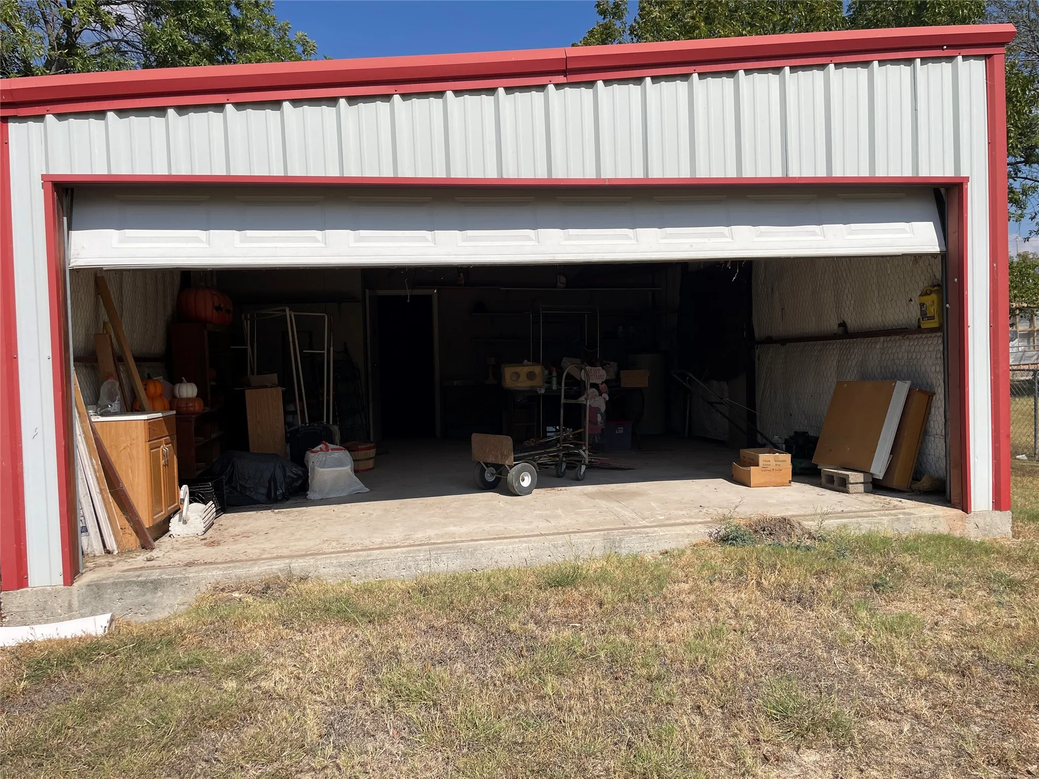 Single Family Residence For Sale in Mc Lennan County , 219 Playdium Drive, West, Texas 76691, 3 Bedroom, 1 Bathroom, 2 Garage spaces, 996 Sqft, built in 1962, mls#21391866, Real Estate Agent in West, Homes For Sale in Mc Lennan county, Homes For Sale in West, Realtor in West Texas, Real Estate Brokerage Independent Realty Texas, Luminita Cordes Realtor