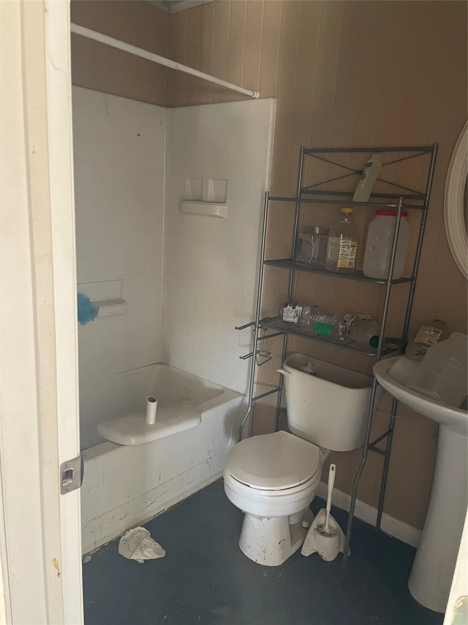 Single Family Residence For Sale in Mc Lennan County , 219 Playdium Drive, West, Texas 76691, 3 Bedroom, 1 Bathroom, 2 Garage spaces, 996 Sqft, built in 1962, mls#21391866, Real Estate Agent in West, Homes For Sale in Mc Lennan county, Homes For Sale in West, Realtor in West Texas, Real Estate Brokerage Independent Realty Texas, Luminita Cordes Realtor