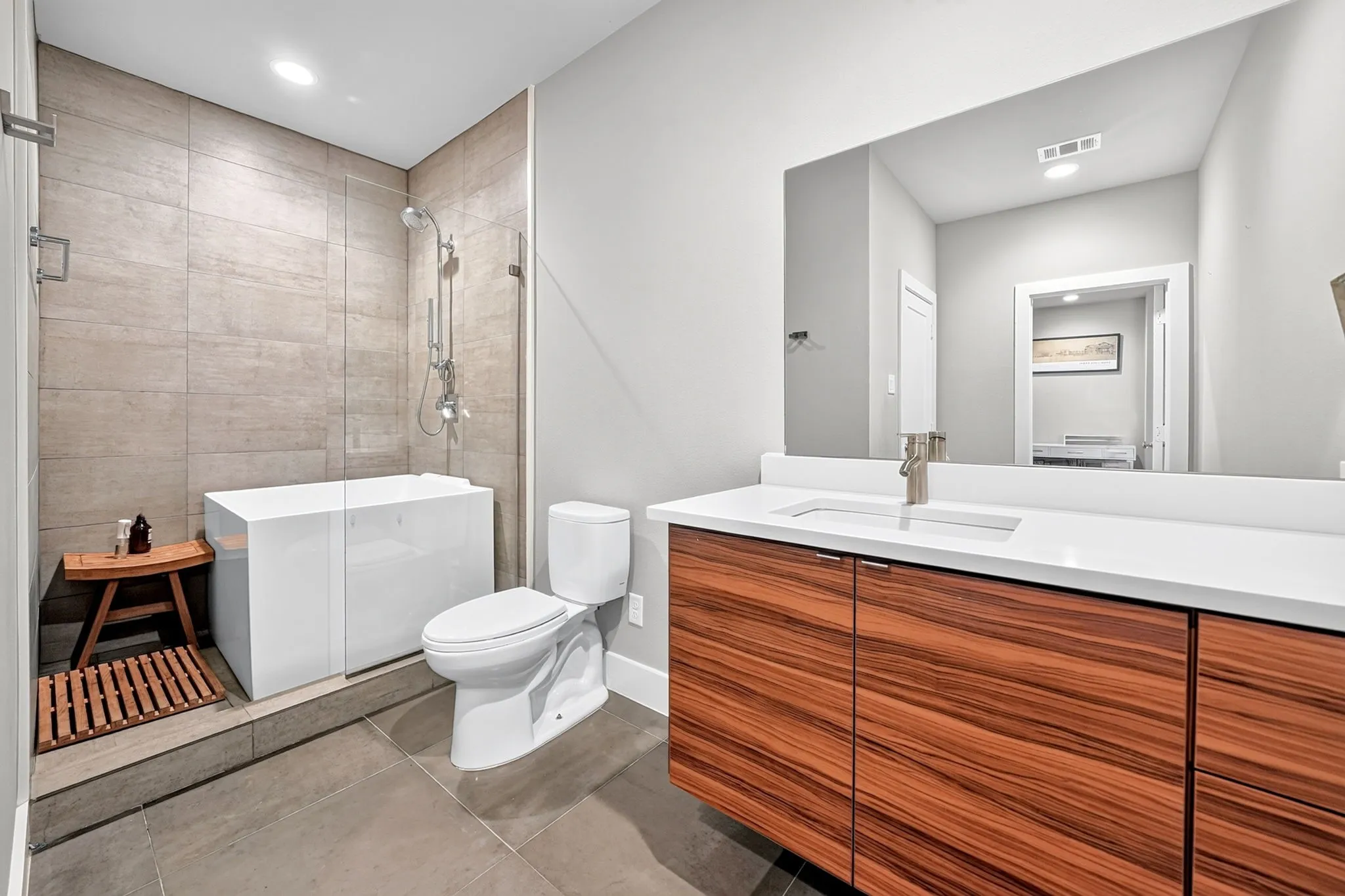 Single Family Residence For Sale in Dallas County , 4234 Merrell Road, Dallas, Texas 75229, 4 Bedroom, 5 Bathroom, 2 Garage spaces, 3,663 Sqft, built in 2018, mls#21391414, Real Estate Agent in Dallas, Homes For Sale in Dallas county, Homes For Sale in Dallas, Realtor in Dallas Texas, Real Estate Brokerage Independent Realty Texas, Luminita Cordes Realtor