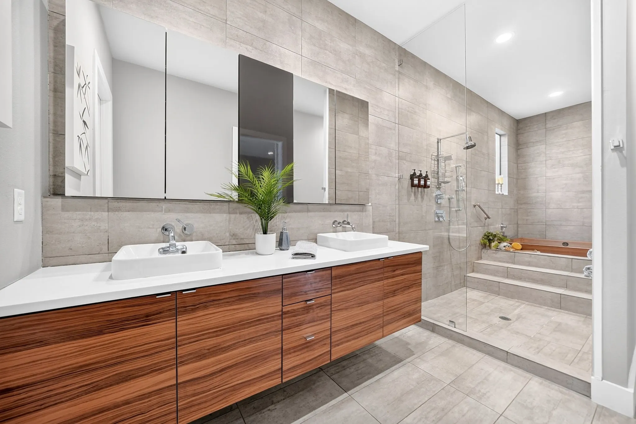 Single Family Residence For Sale in Dallas County , 4234 Merrell Road, Dallas, Texas 75229, 4 Bedroom, 5 Bathroom, 2 Garage spaces, 3,663 Sqft, built in 2018, mls#21391414, Real Estate Agent in Dallas, Homes For Sale in Dallas county, Homes For Sale in Dallas, Realtor in Dallas Texas, Real Estate Brokerage Independent Realty Texas, Luminita Cordes Realtor