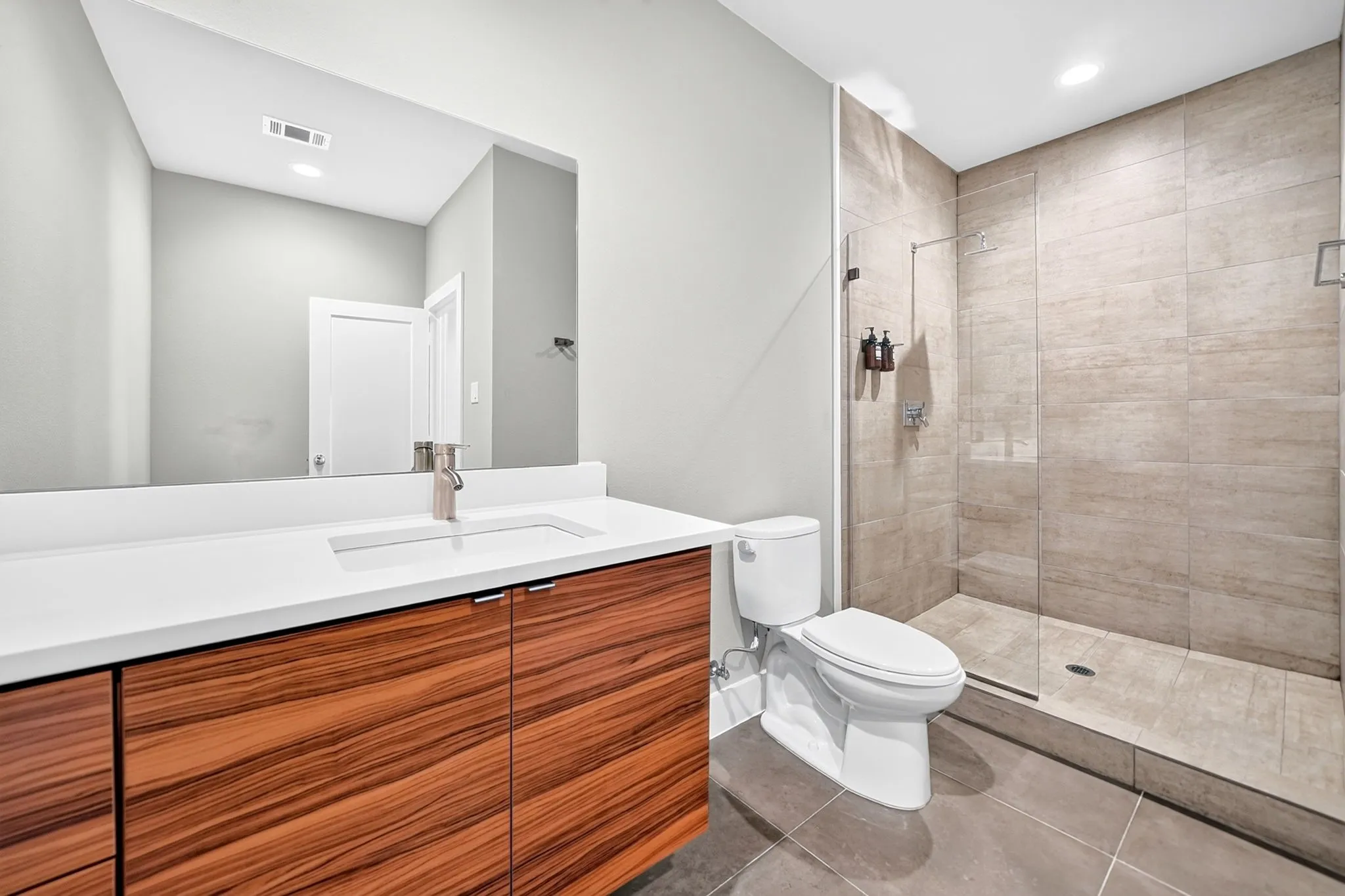 Single Family Residence For Sale in Dallas County , 4234 Merrell Road, Dallas, Texas 75229, 4 Bedroom, 5 Bathroom, 2 Garage spaces, 3,663 Sqft, built in 2018, mls#21391414, Real Estate Agent in Dallas, Homes For Sale in Dallas county, Homes For Sale in Dallas, Realtor in Dallas Texas, Real Estate Brokerage Independent Realty Texas, Luminita Cordes Realtor