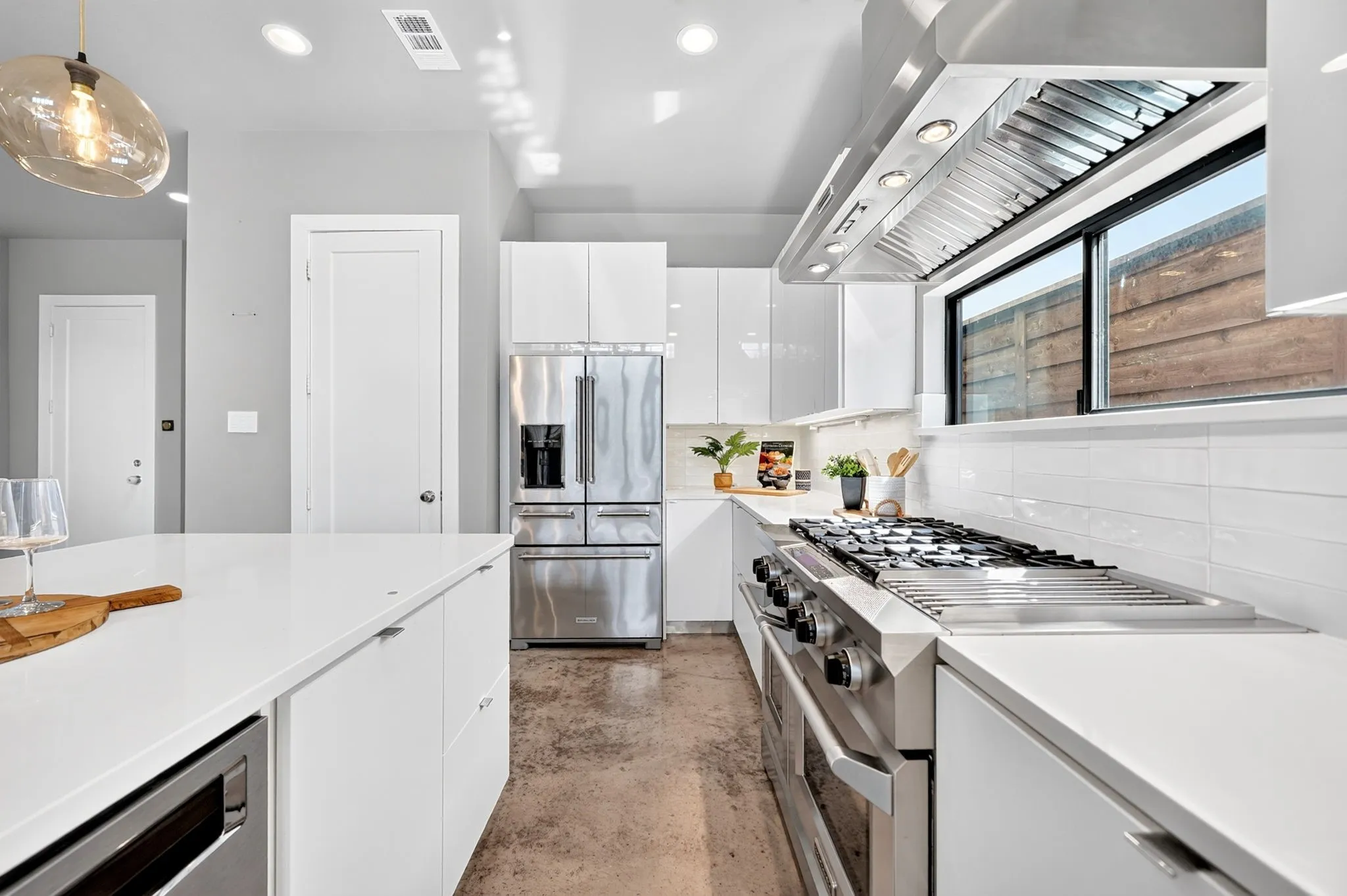 Single Family Residence For Sale in Dallas County , 4234 Merrell Road, Dallas, Texas 75229, 4 Bedroom, 5 Bathroom, 2 Garage spaces, 3,663 Sqft, built in 2018, mls#21391414, Real Estate Agent in Dallas, Homes For Sale in Dallas county, Homes For Sale in Dallas, Realtor in Dallas Texas, Real Estate Brokerage Independent Realty Texas, Luminita Cordes Realtor