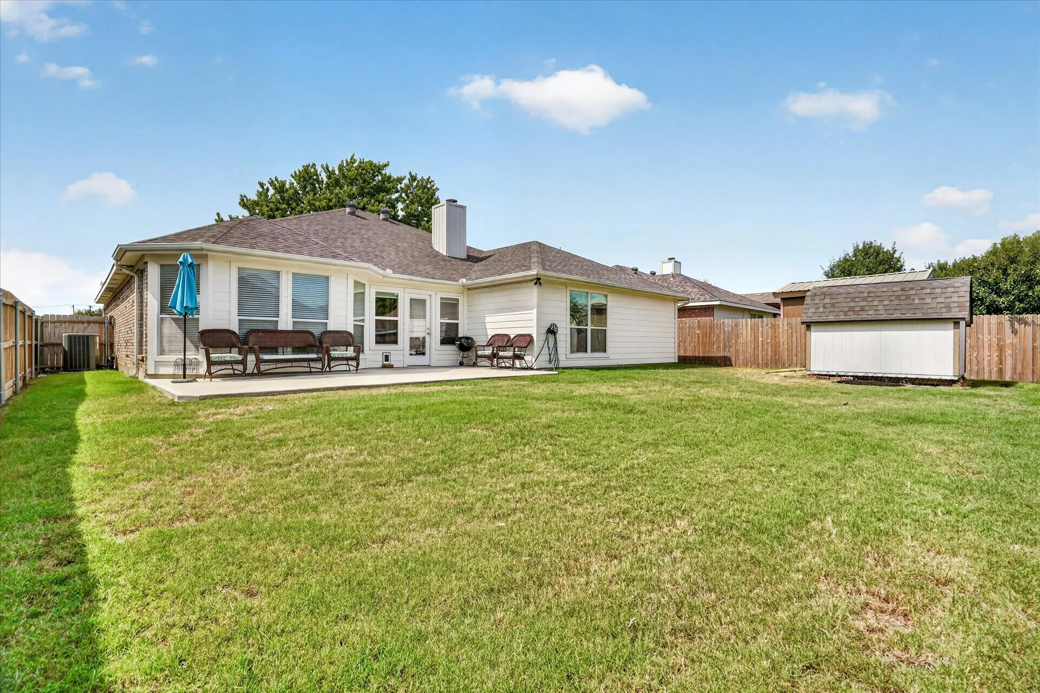 Single Family Residence For Sale in Johnson County , 1004 Eden Street, Burleson, Texas 76028, 4 Bedroom, 2 Bathroom, 2 Garage spaces, 2,138 Sqft, built in 2002, mls#21391867, Real Estate Agent in Burleson, Homes For Sale in Johnson county, Homes For Sale in Burleson, Realtor in Burleson Texas, Real Estate Brokerage Independent Realty Texas, Luminita Cordes Realtor